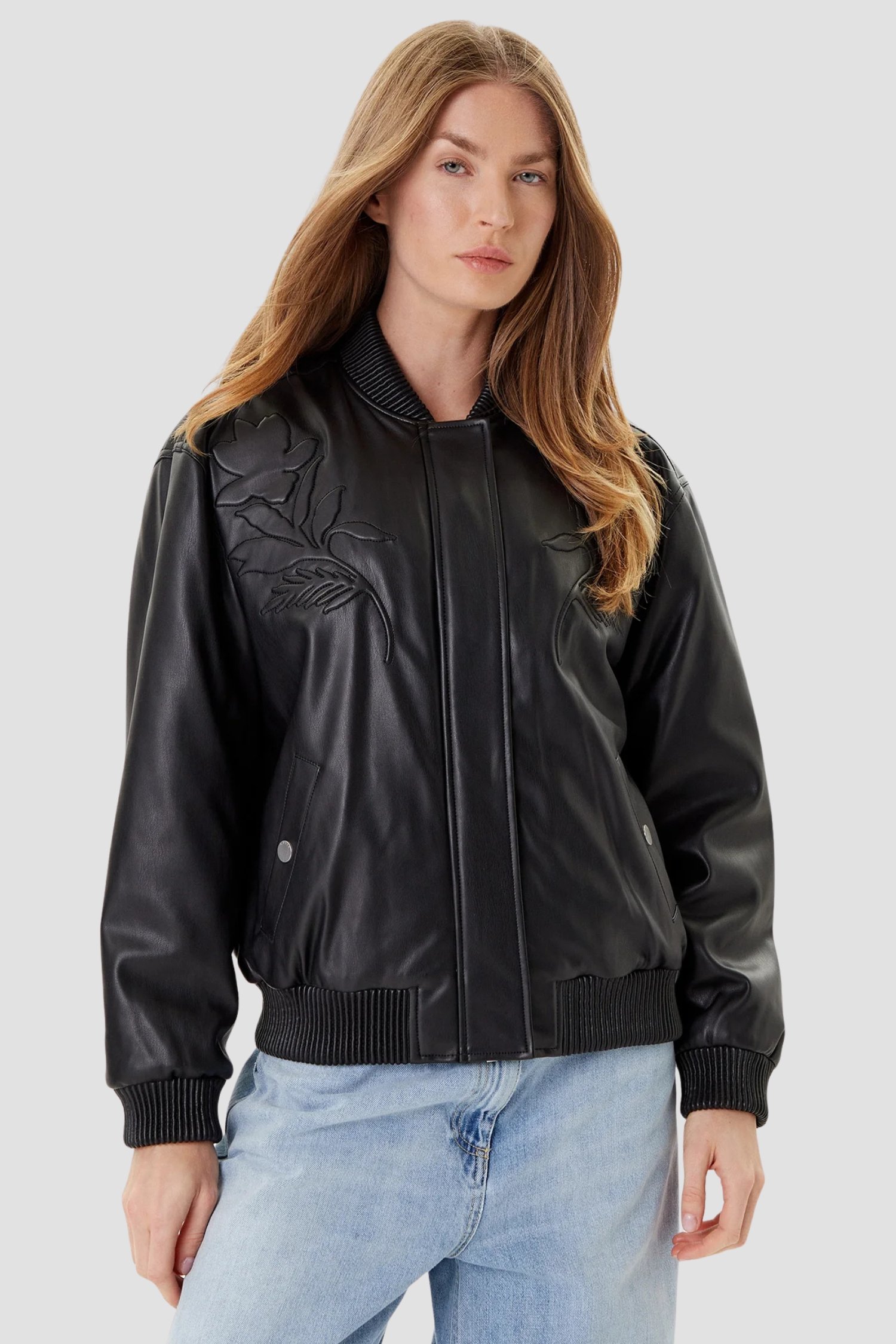 Женский черный бомбер Черный M Guess W5YL06.WE480;JBLK Женский черный бомбер Черный M Guess W5YL06.WE480;JBLK