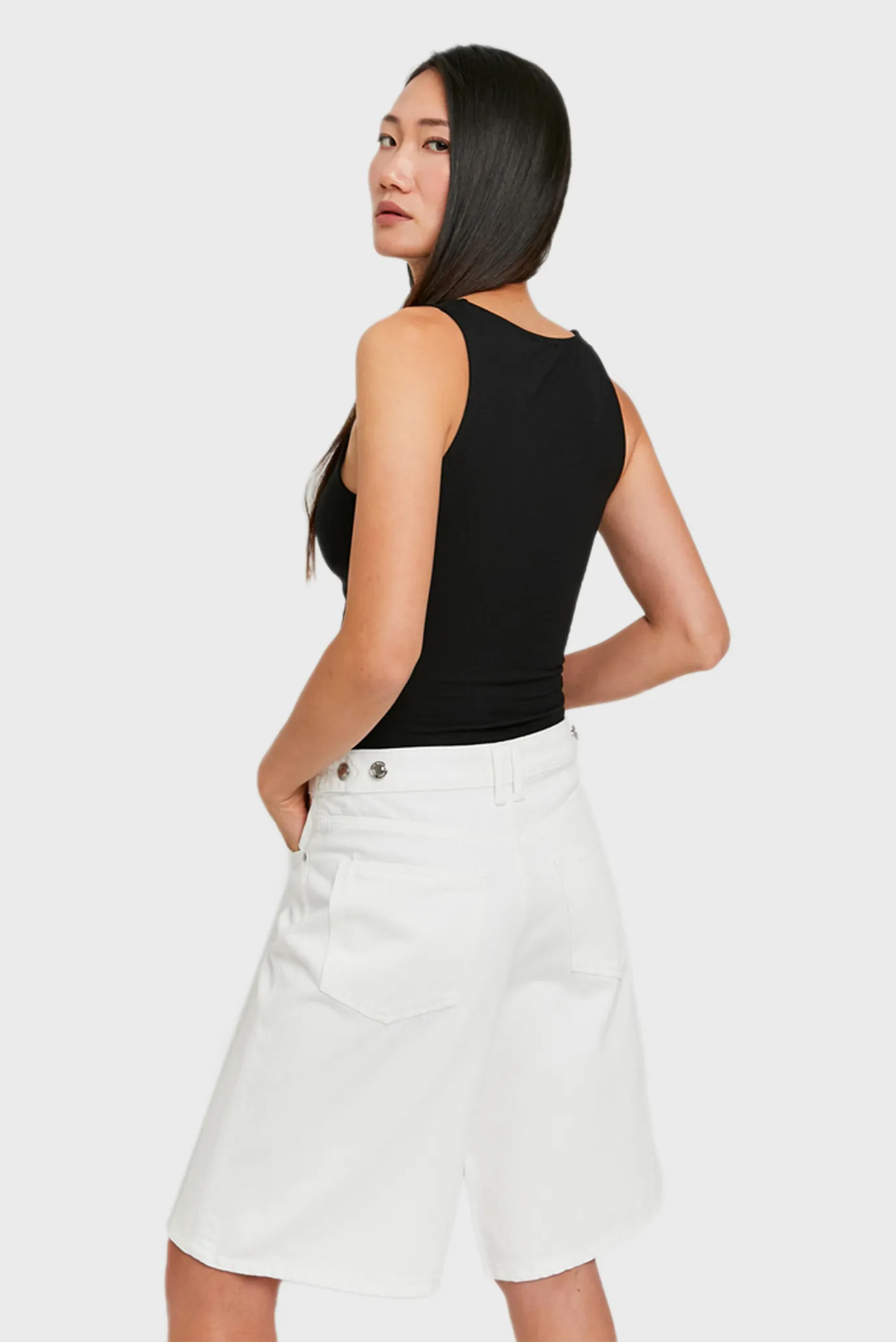 Жіночі білі джинсові шорти 2