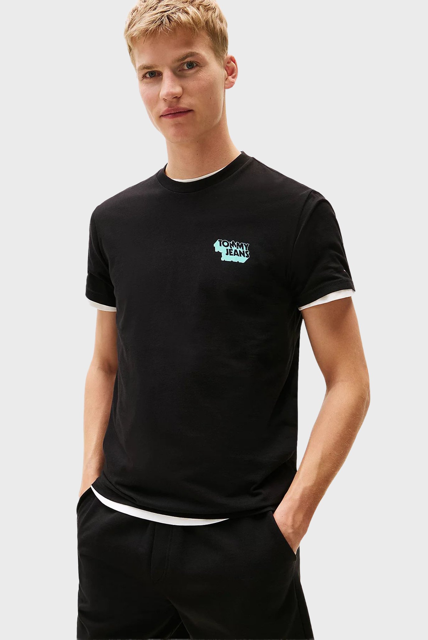 Мужская черная футболка SLIM STACK LOGO Черный L Tommy Jeans DM0DM21539 Мужская черная футболка SLIM STACK LOGO Черный L Tommy Jeans DM0DM21539