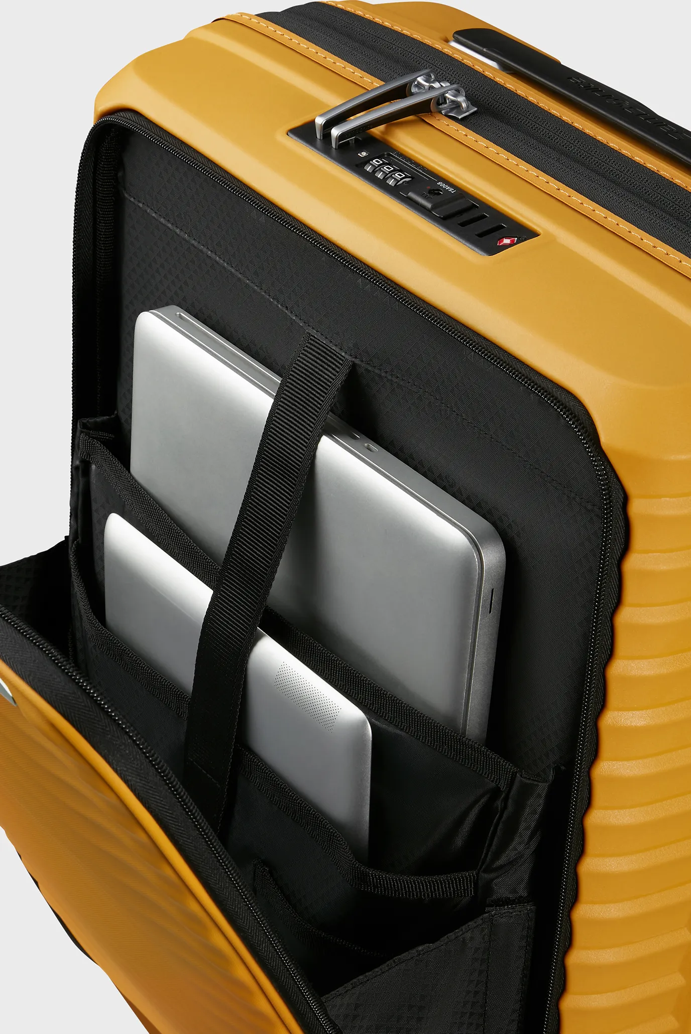 Жовта валіза 55 см UPSCAPE YELLOW 5