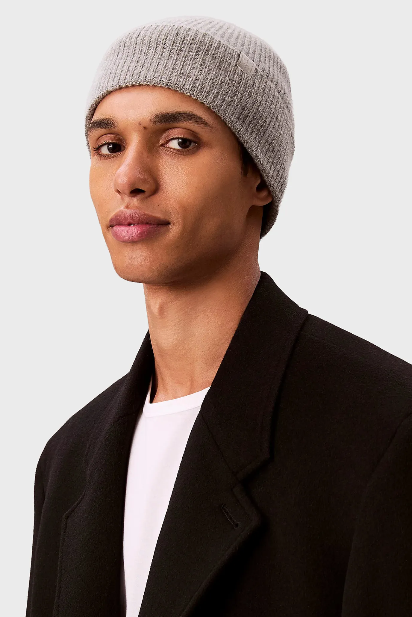 Мужская серая кашемировая шапка EMBLEM 2