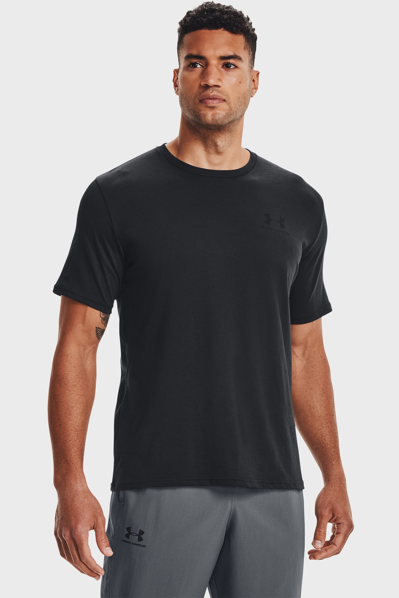 Мужская черная футболка SPORTSTYLE LEFT CHEST SS Черный XXL Under Armour 1326799-001 Мужская черная футболка SPORTSTYLE LEFT CHEST SS Черный XXL Under Armour 1326799-001
