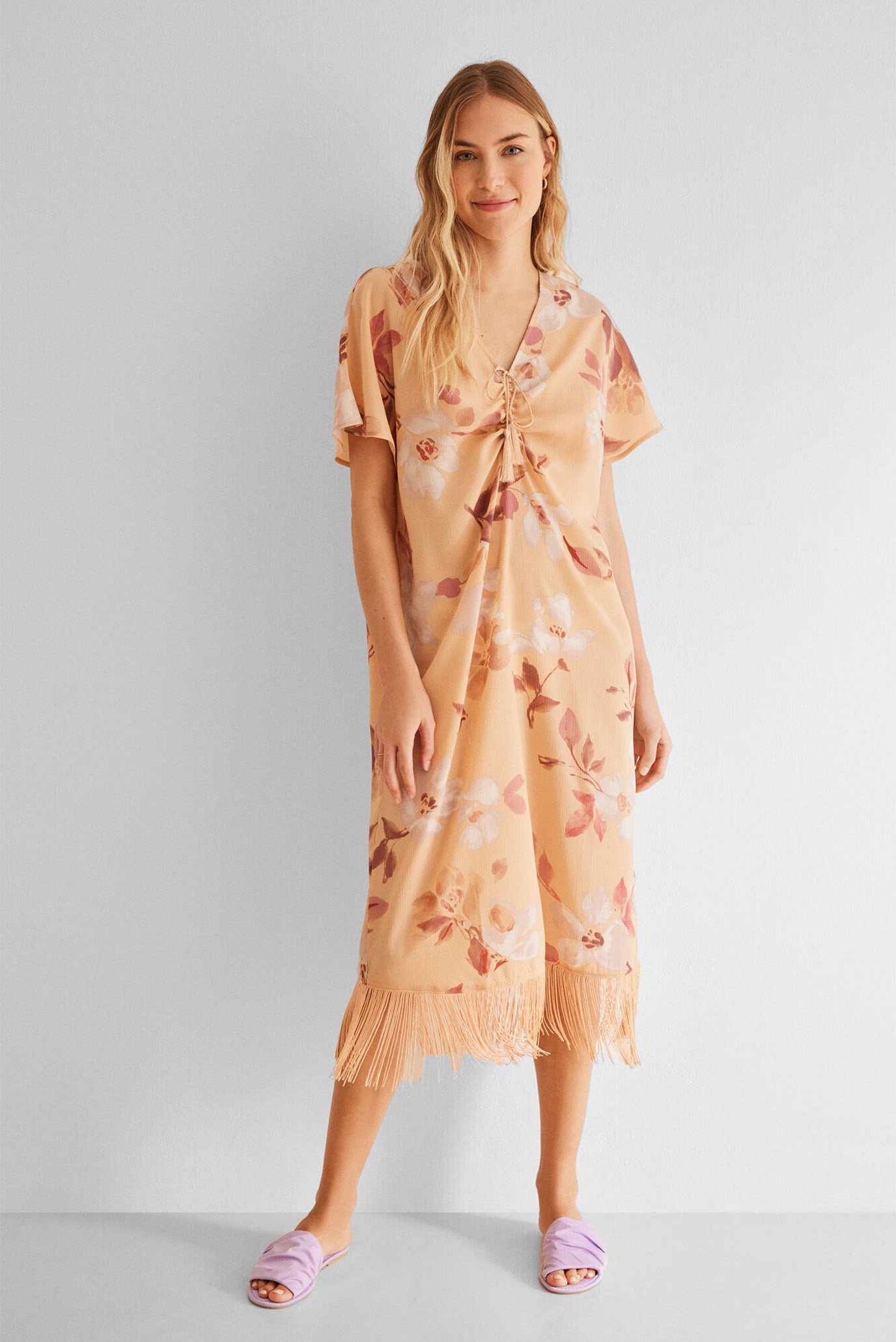 Женское персиковое платье с узором 1