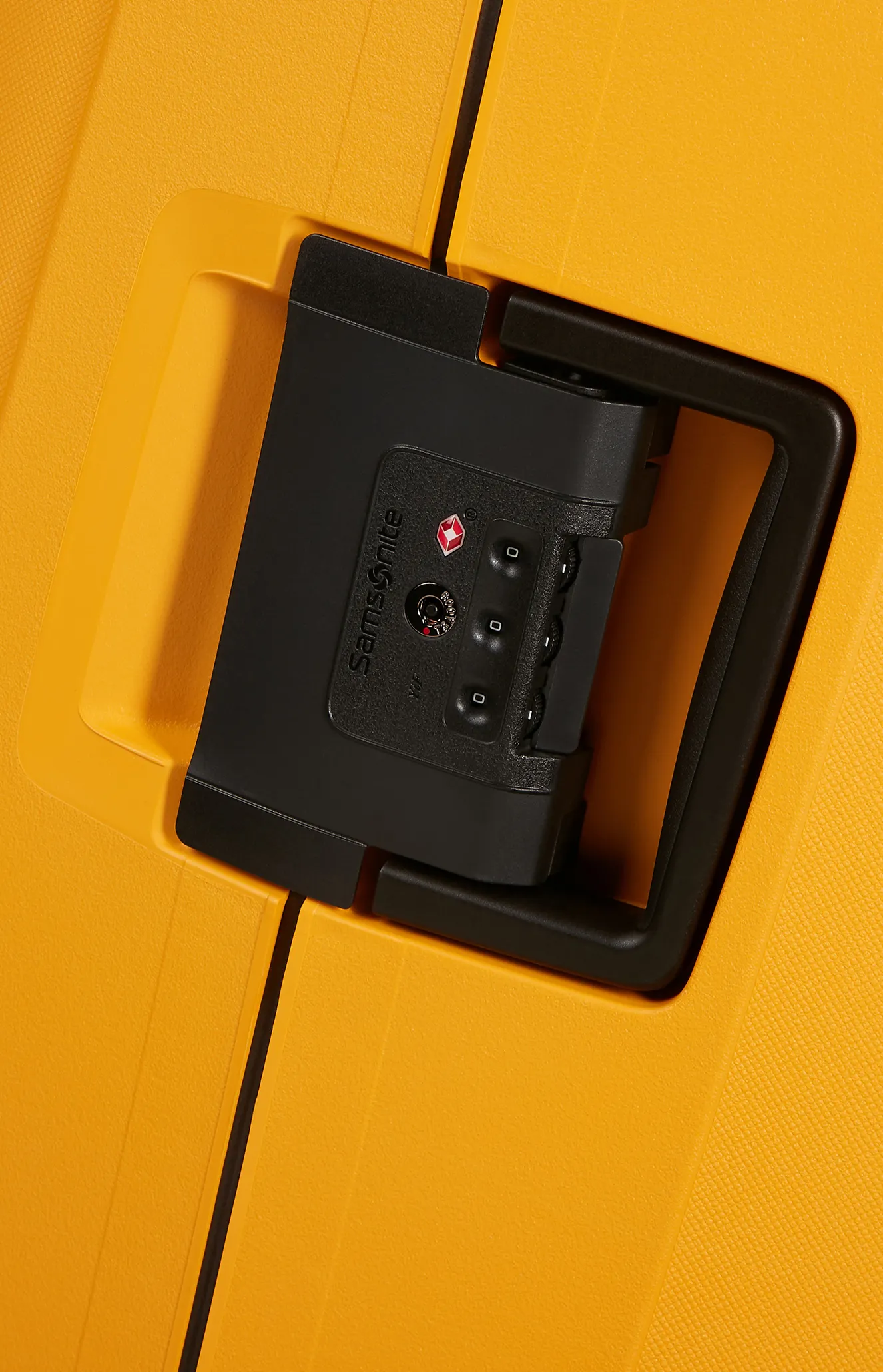 Жовта валіза 69 см ESSENS 5