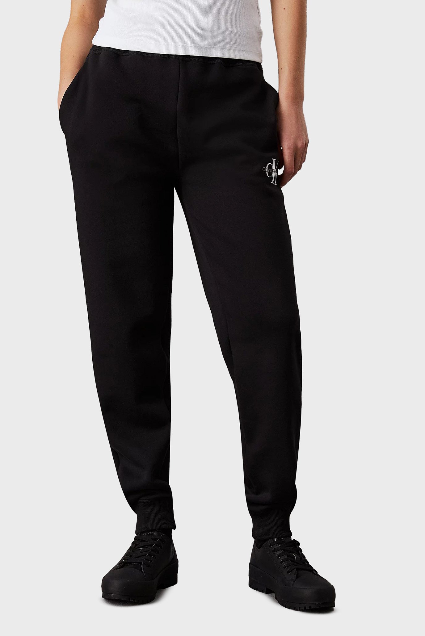 Женские черные спортивные брюки MONOLOGO CUFFED JOG PANT 1