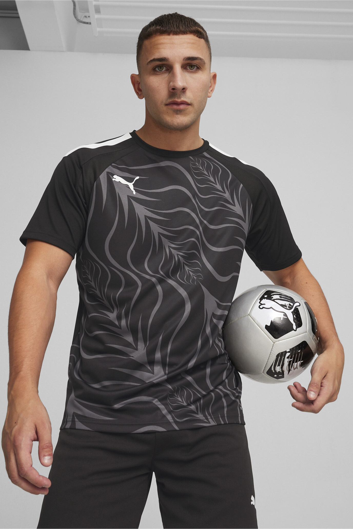 Чоловіча чорна футболка individualLIGA Graphic Men's Football Jersey 1