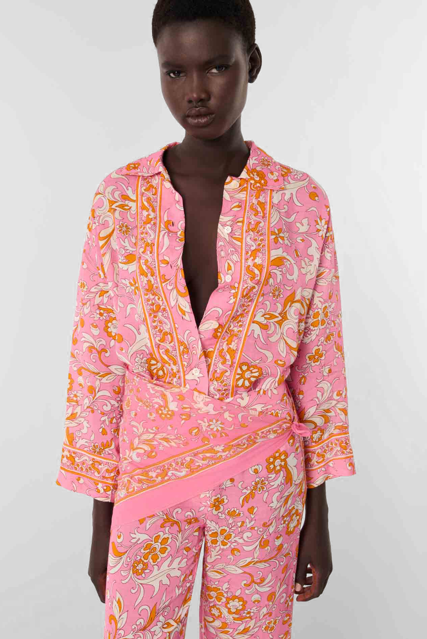 Женская розовая рубашка с узором Розовый 36 MAJE MFPCM00645_Orange Pink flowers print Женская розовая рубашка с узором Розовый 36 MAJE MFPCM00645_Orange Pink flowers print
