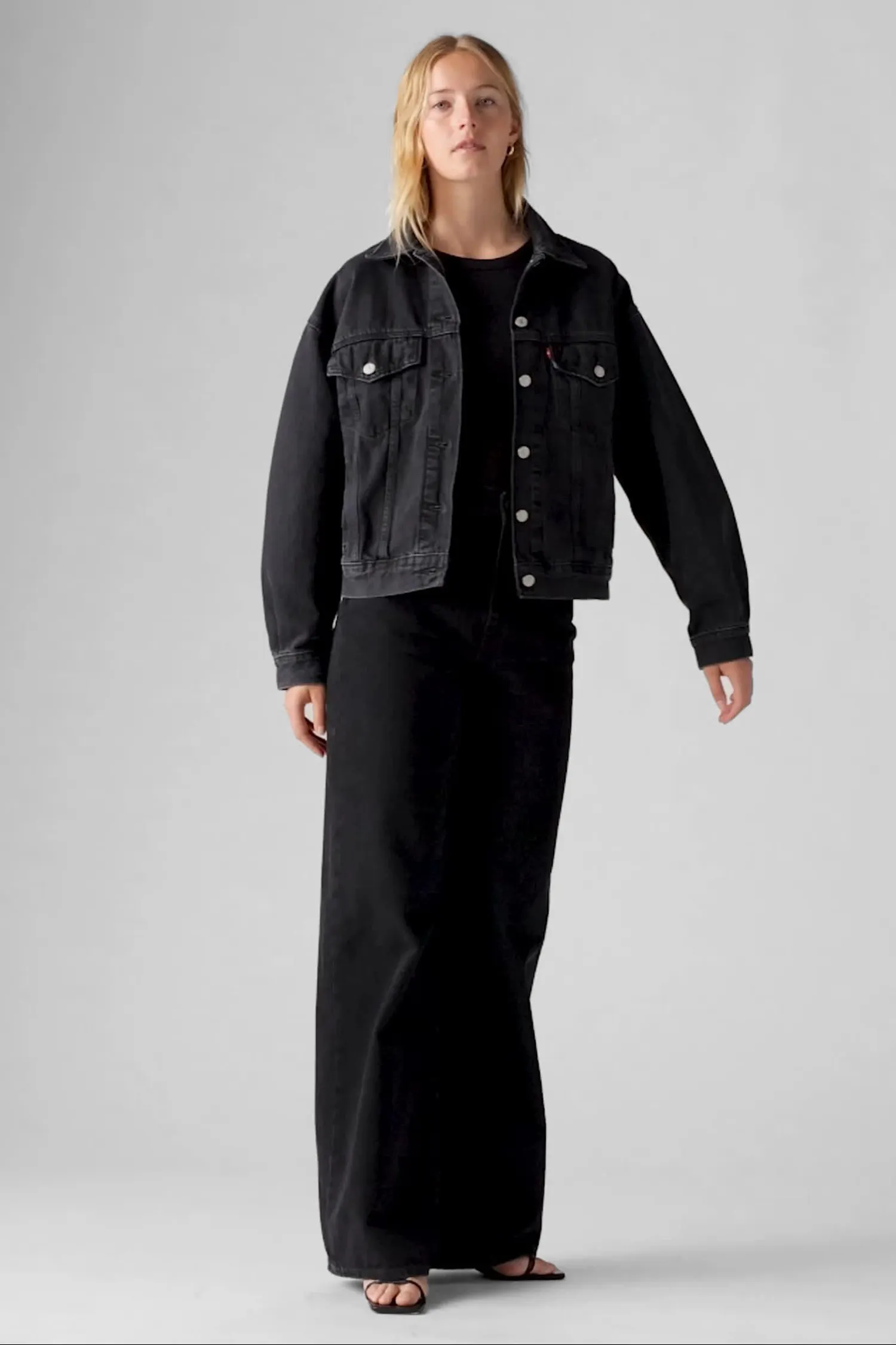 Жіноча чорна джинсова куртка 3