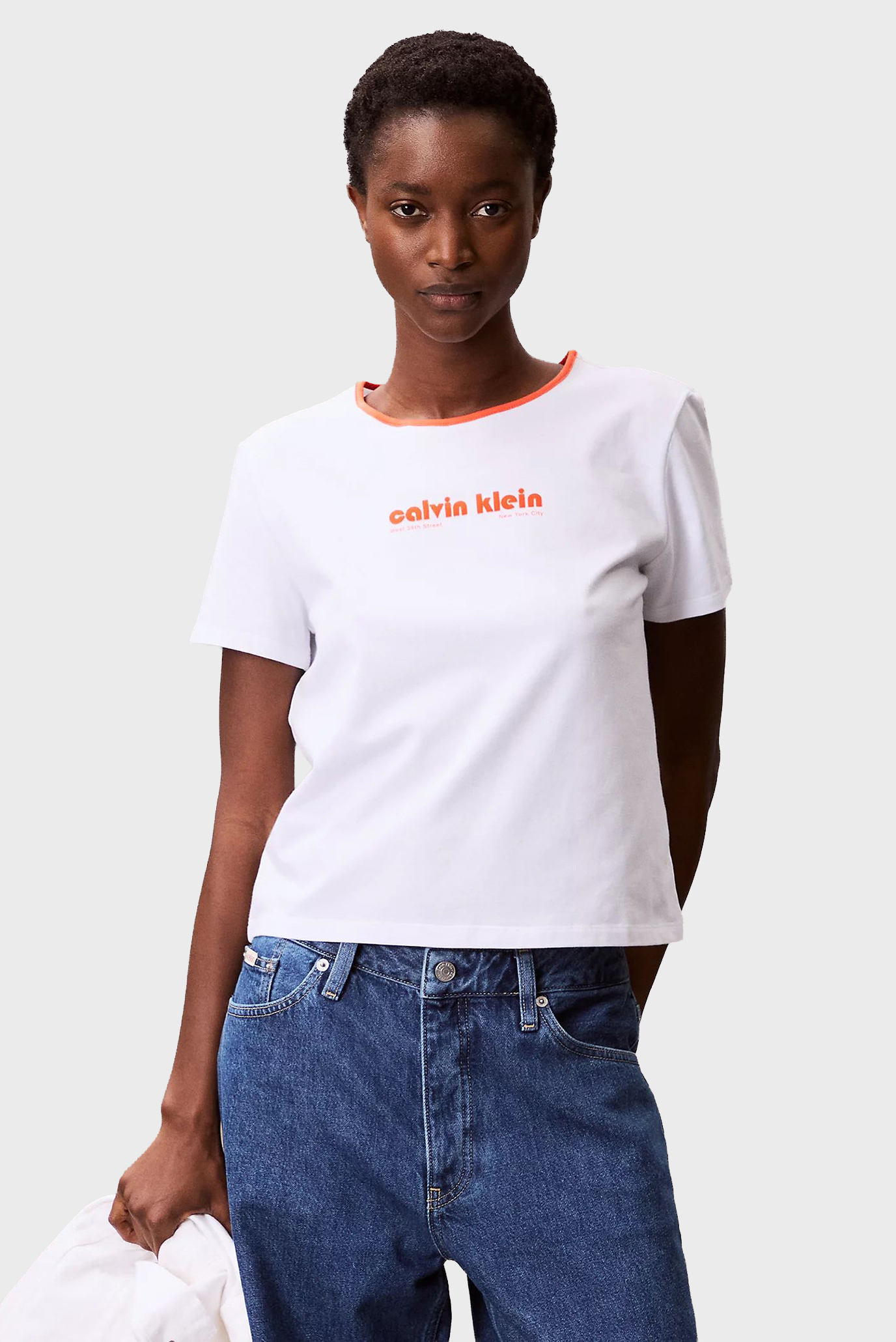 Женская белая футболка SS RETRO LOGO Белый S Calvin Klein Jeans LV047C821G Женская белая футболка SS RETRO LOGO Белый S Calvin Klein Jeans LV047C821G