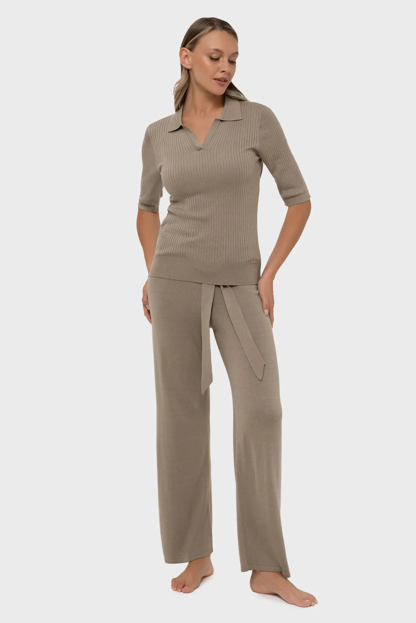 Женское бежевое поло 2