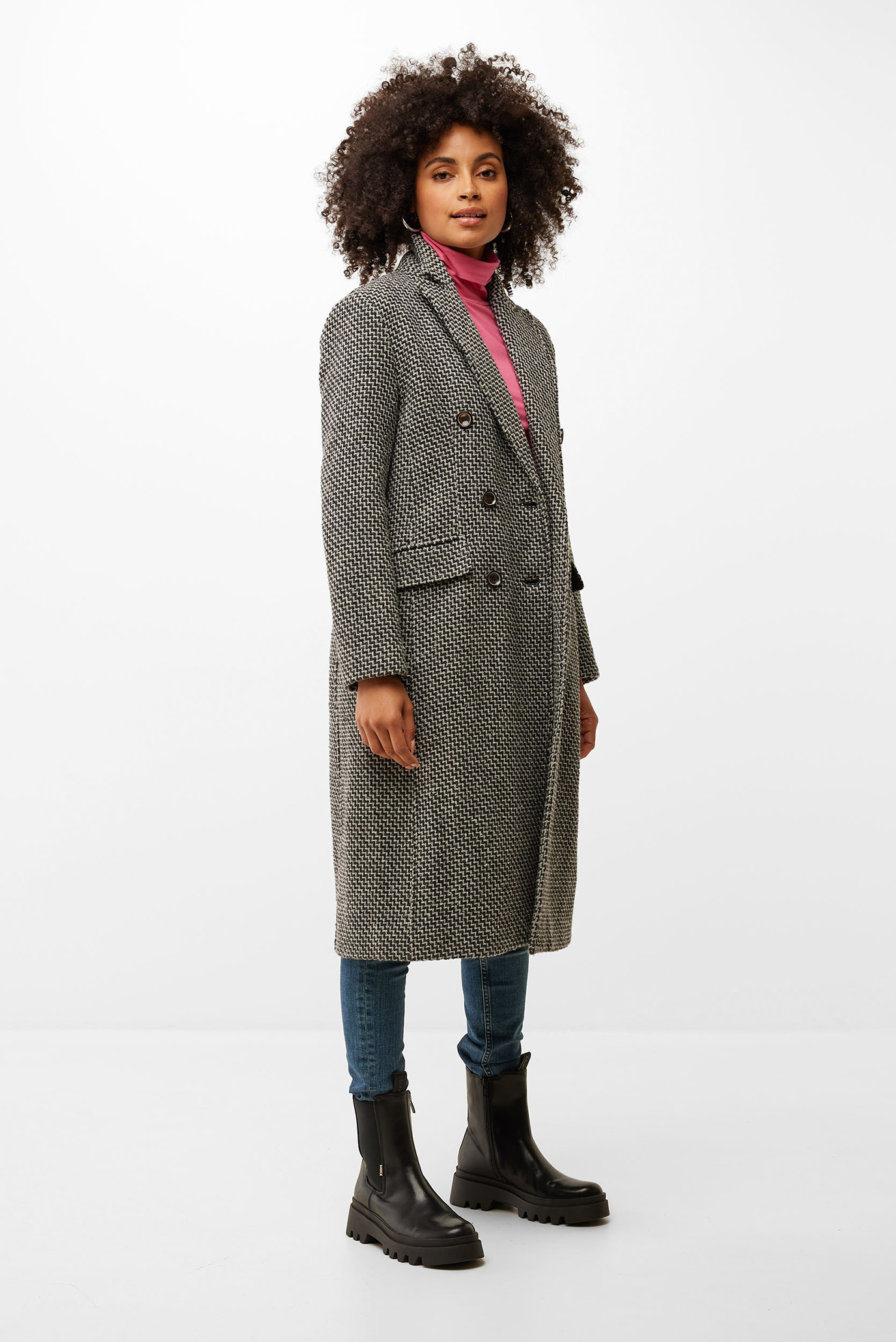 Женское серое пальто с узором 1