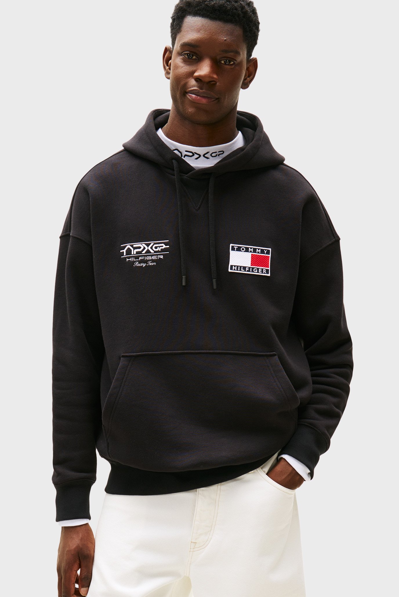 Мужское черное худи Tommy Hilfiger x F1 MOVIE Черный L Tommy Hilfiger MW0MW41386 Мужское черное худи Tommy Hilfiger x F1 MOVIE Черный L Tommy Hilfiger MW0MW41386
