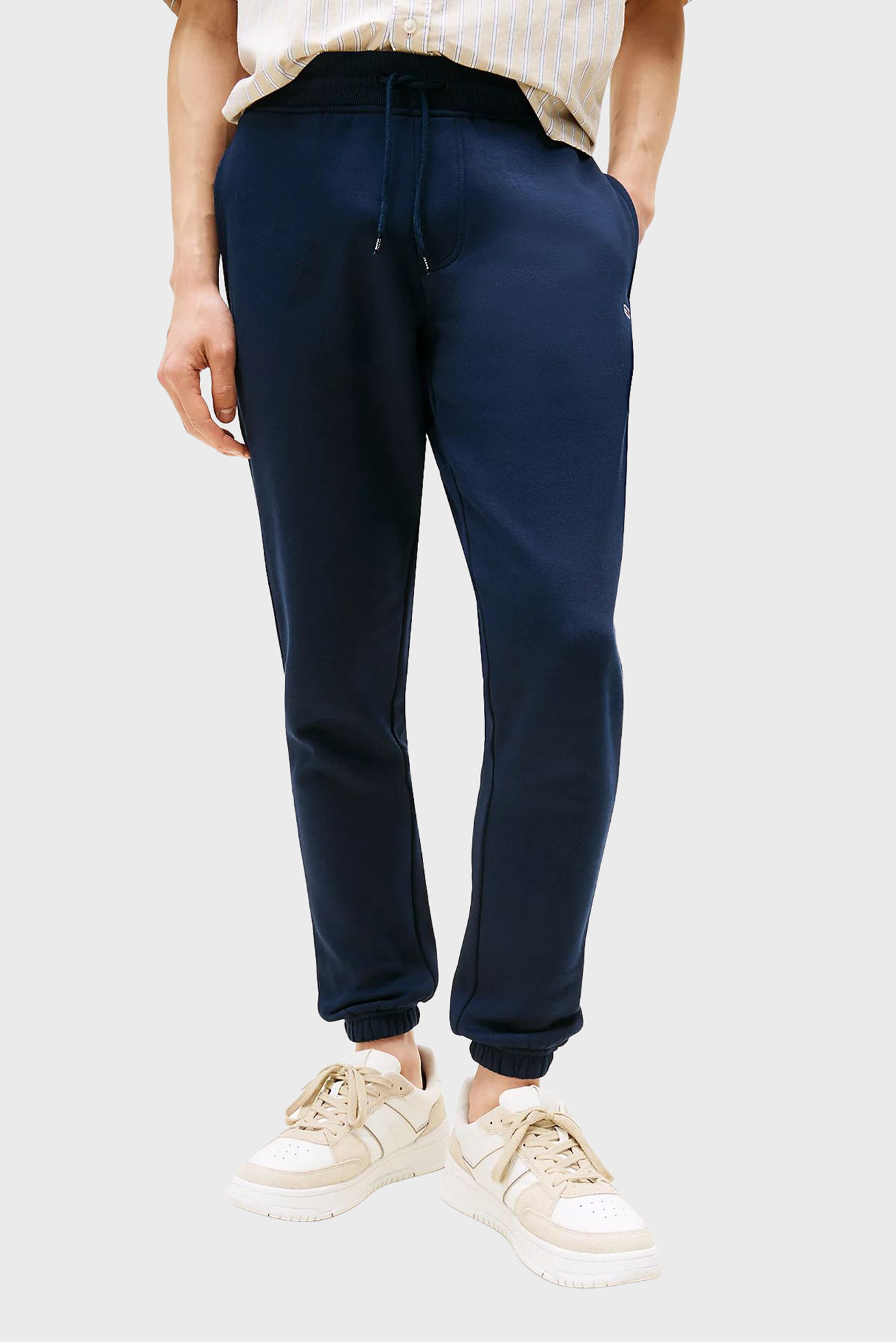 Мужские темно-синие спортивные брюки TJM SLIM S FLAG Синий XL Tommy Jeans DM0DM20473 Мужские темно-синие спортивные брюки TJM SLIM S FLAG Синий XL Tommy Jeans DM0DM20473
