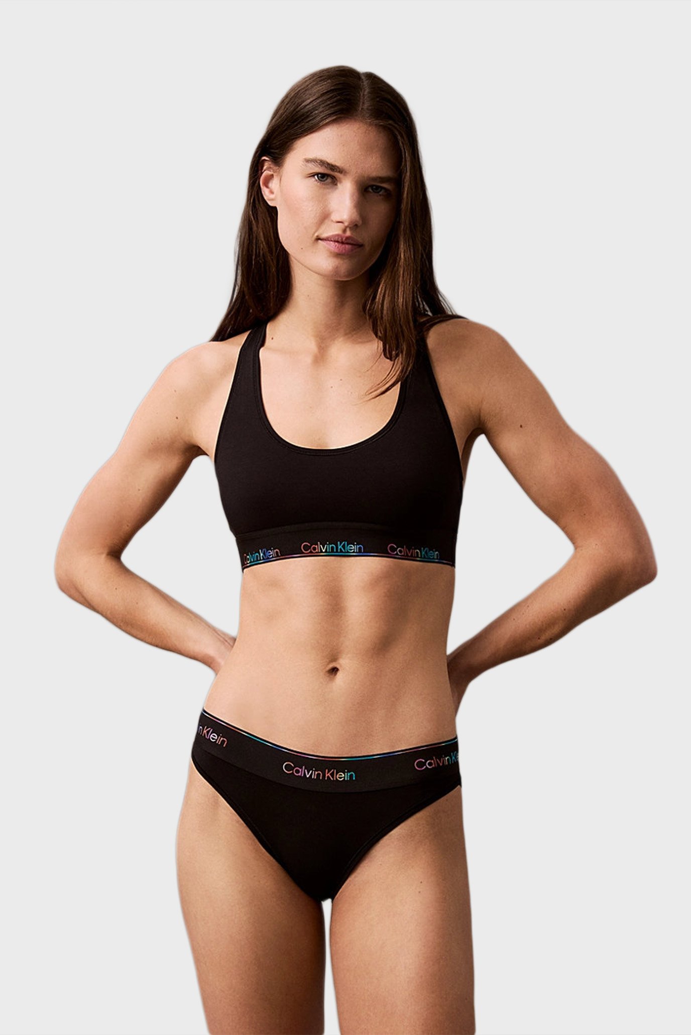 Женский черный топ UNLINED BRALETTE Черный S Calvin Klein LV00QF8187 Женский черный топ UNLINED BRALETTE Черный S Calvin Klein LV00QF8187