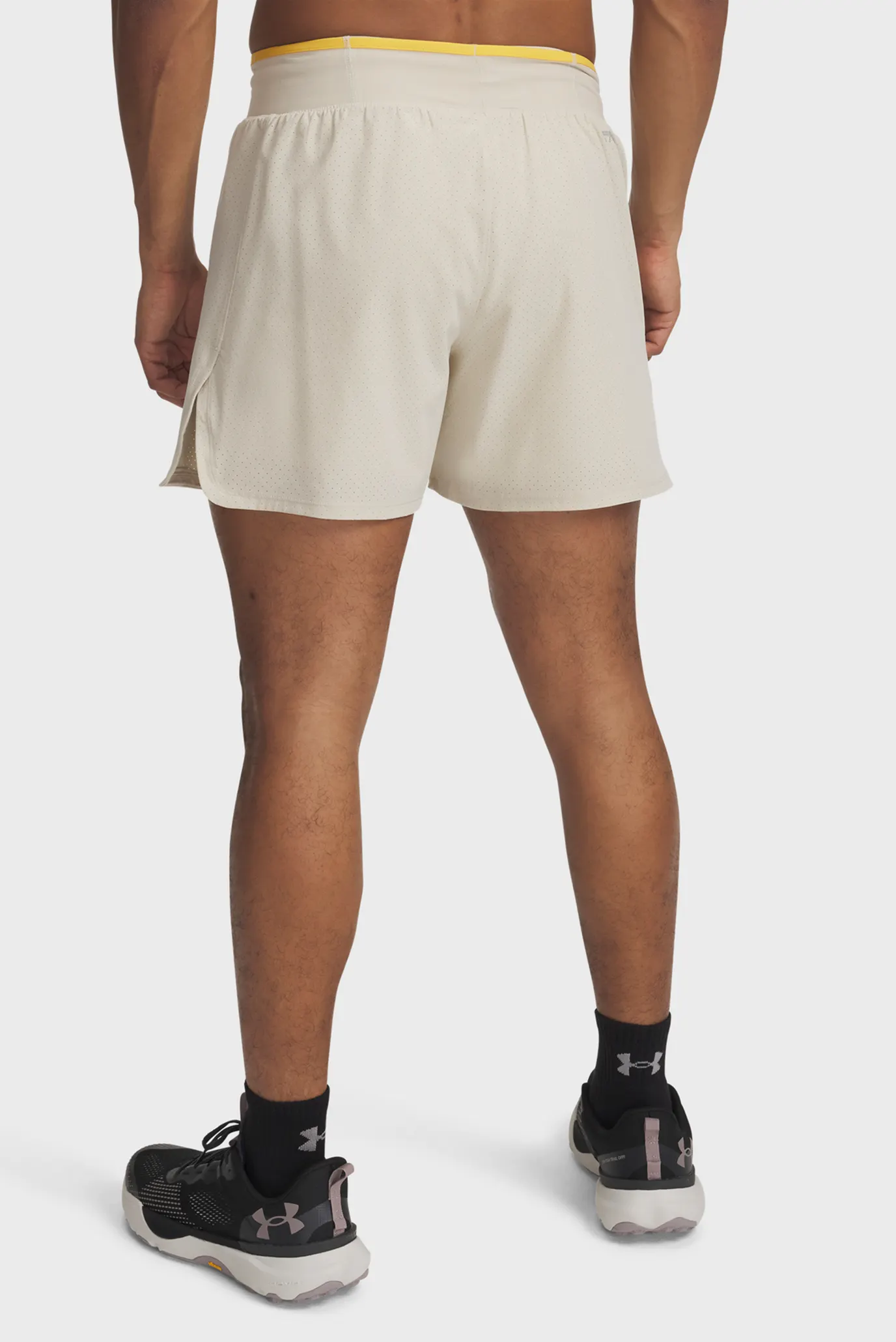 Чоловічі бежеві шорти UA TRAIL RUN LAUNCH SHORTS 3