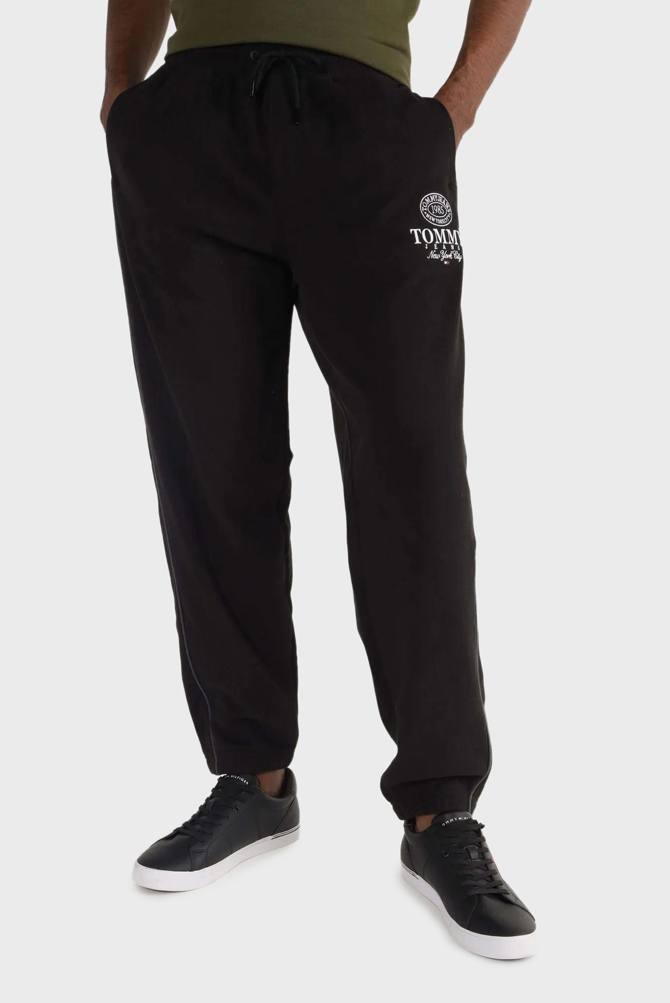 Чоловічі чорні спортивні штани TJM RLX LUX ATH PIPING JOGGER 1