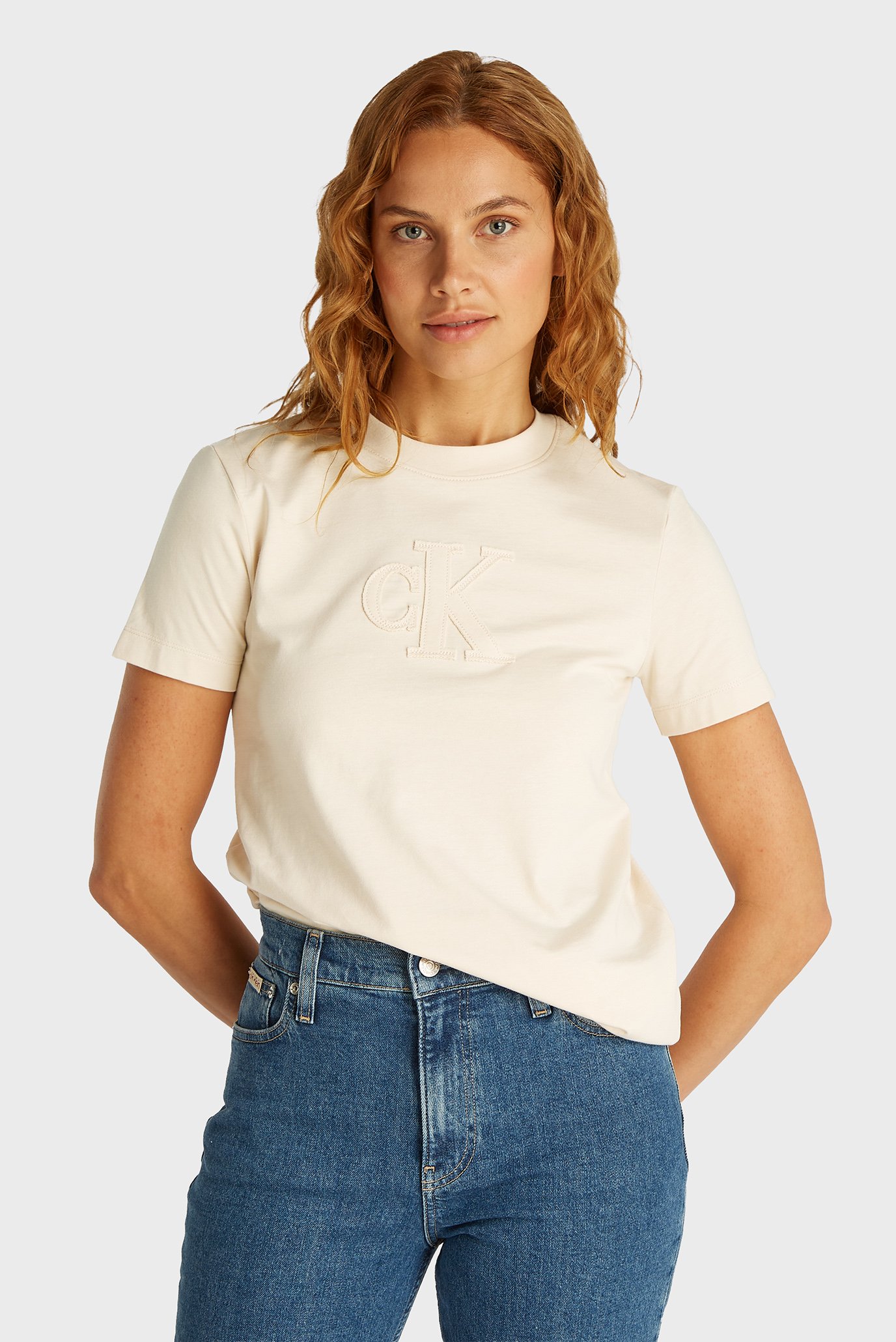 Женская белая футболка CK APPLIQUE REGULAR TEE Белый XS Calvin Klein Jeans J20J225256 Женская белая футболка CK APPLIQUE REGULAR TEE Белый XS Calvin Klein Jeans J20J225256