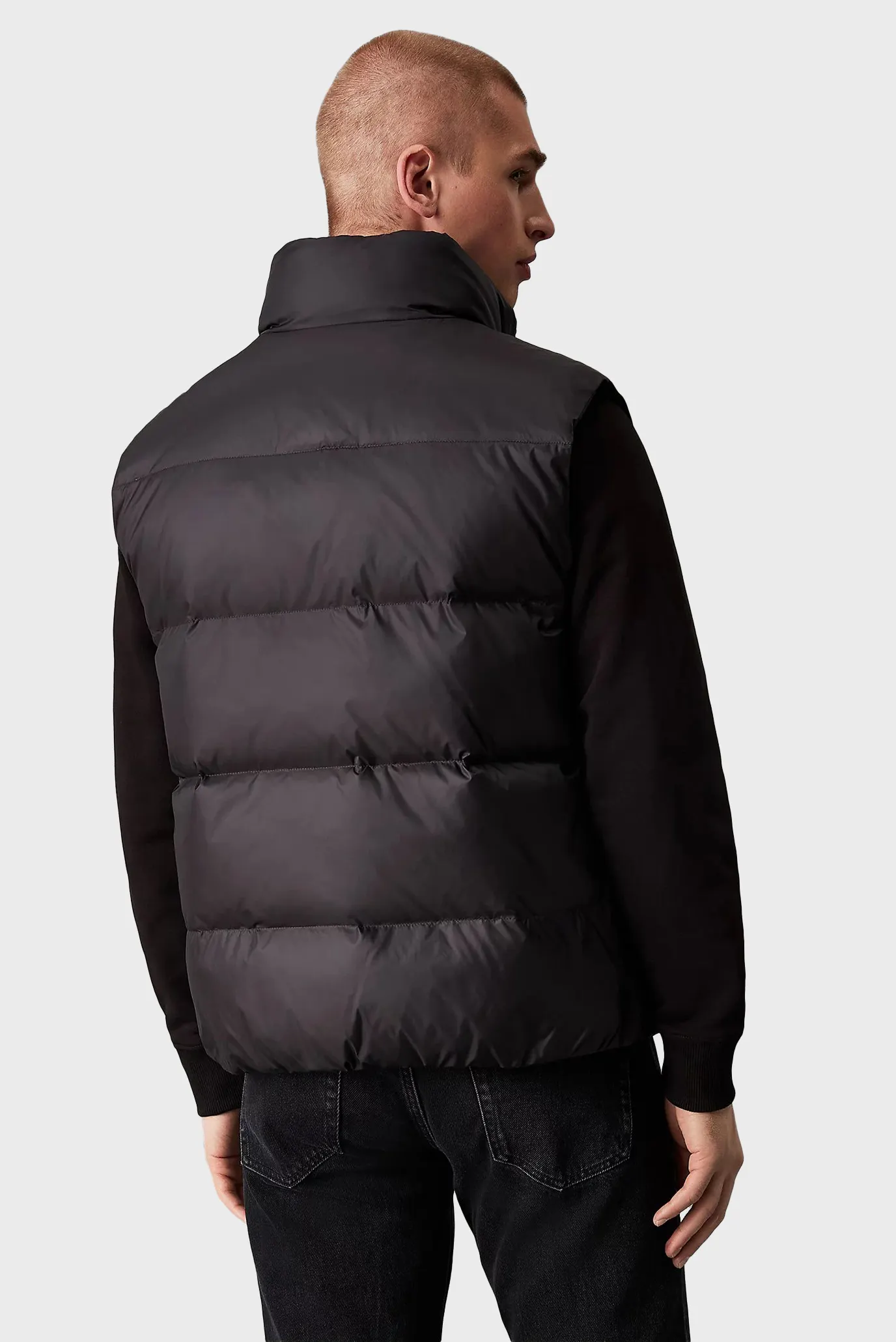 Мужской черный пуховой жилет ESSENTIALS DOWN VEST 3
