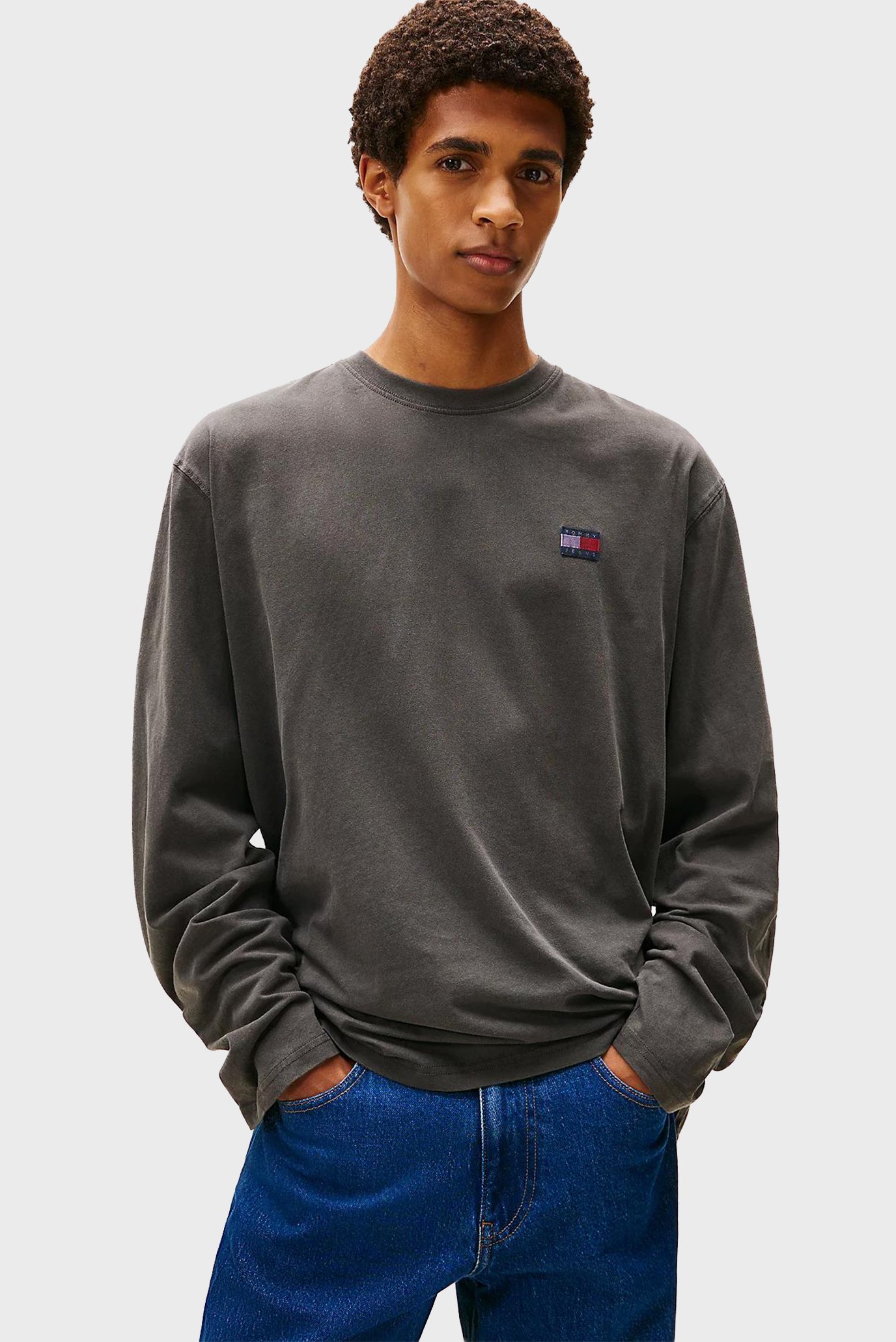 Мужской темно-серый лонгслив CLASSICS Серый XL Tommy Jeans DM0DM21976 Мужской темно-серый лонгслив CLASSICS Серый XL Tommy Jeans DM0DM21976