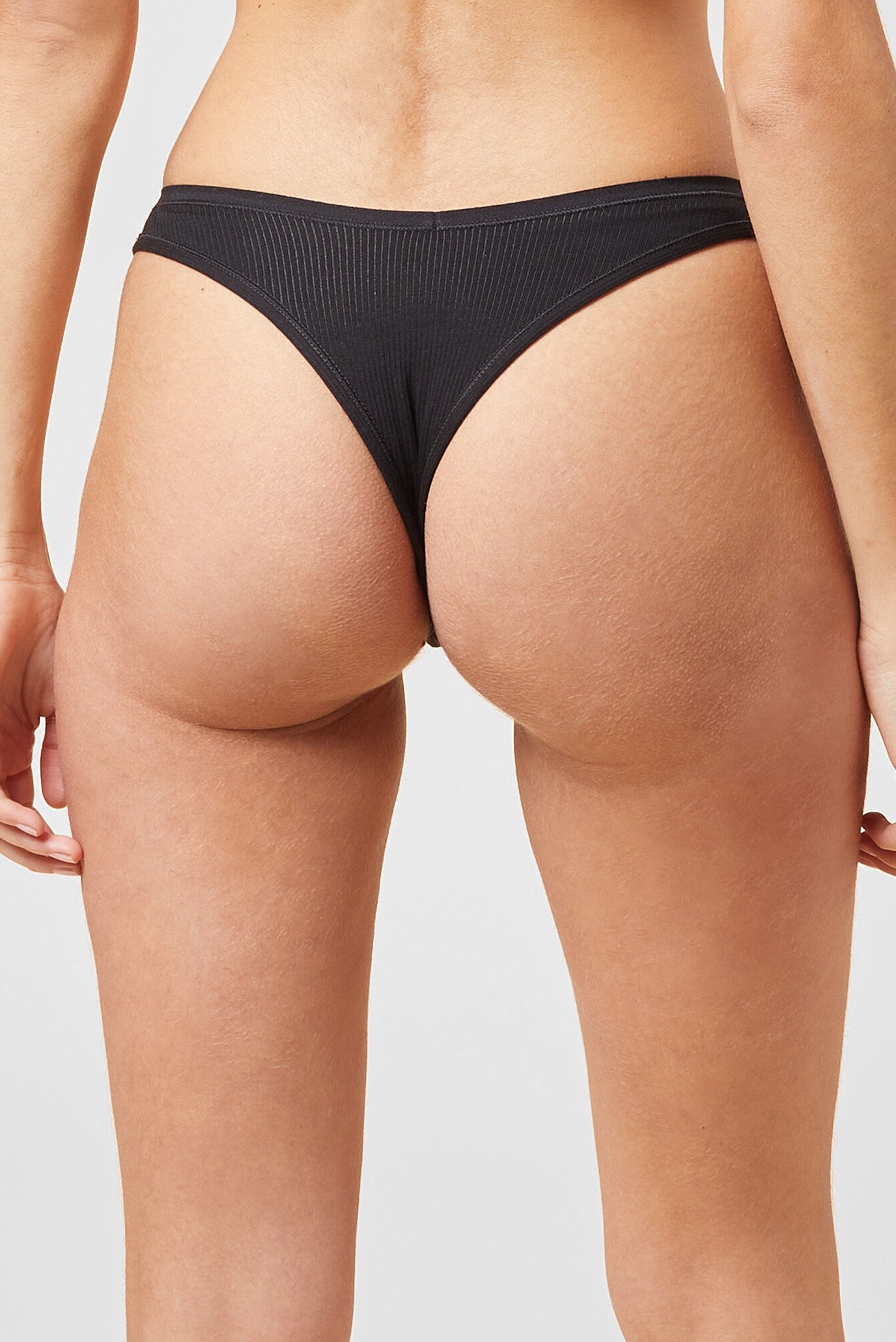 Көз жасы ағып кеткенше есектің ішіне кірді