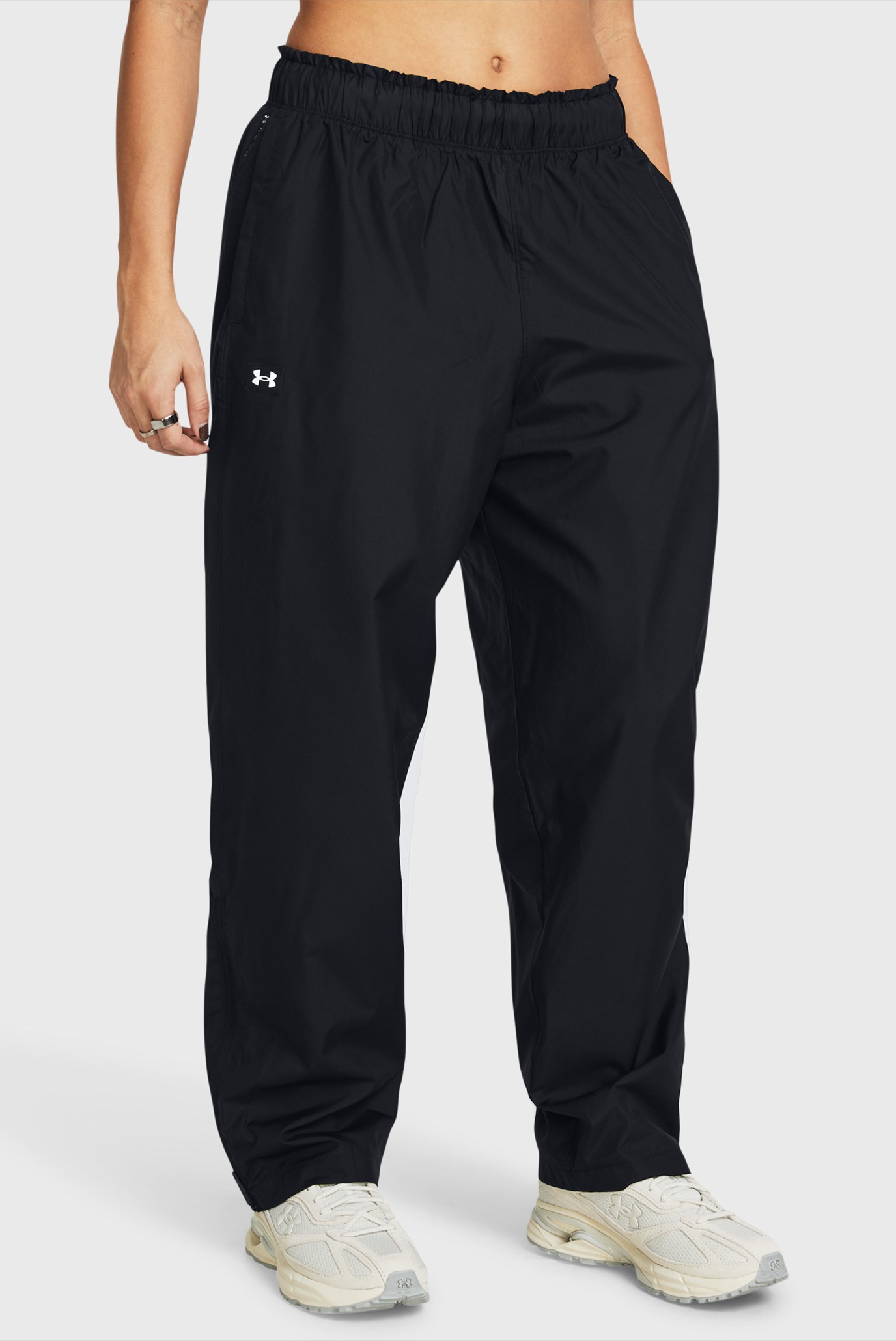 Женские черные спортивные брюки UA Rush OS Woven Pant 1