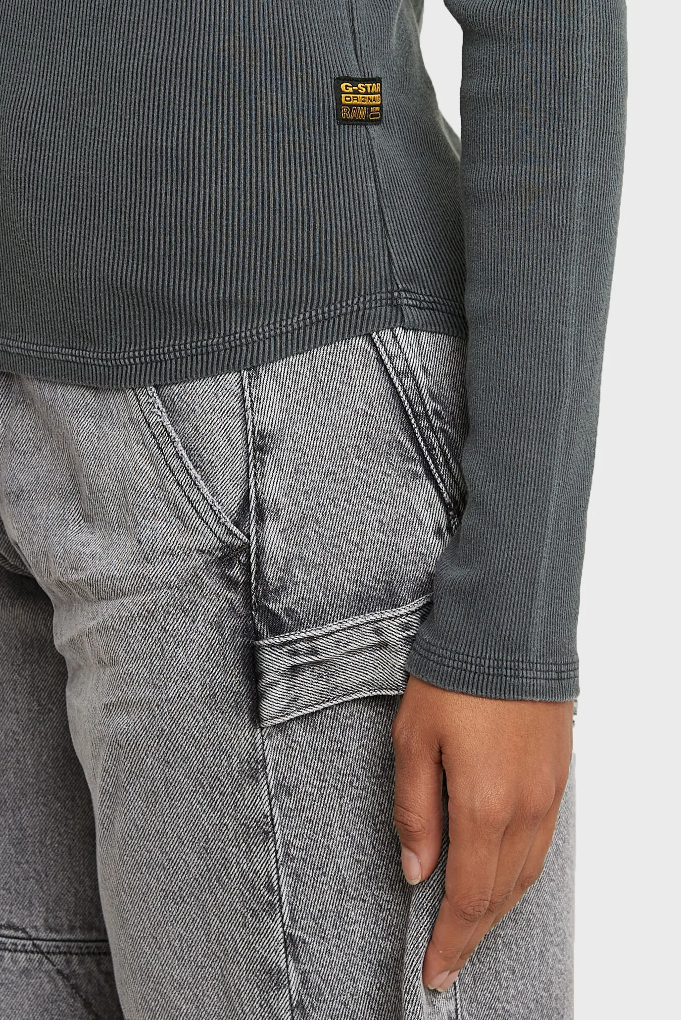 Жіночий сірий пуловер Deep 5