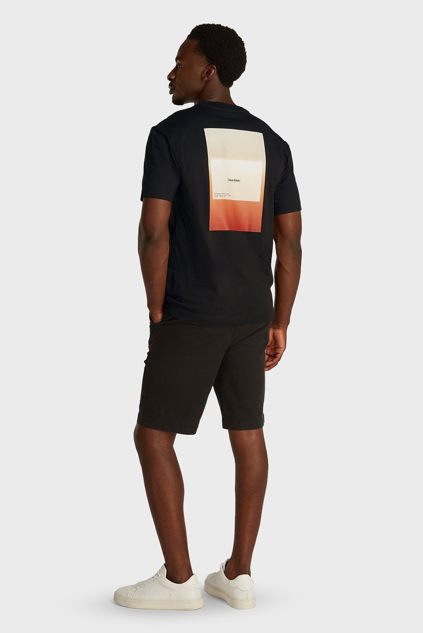 Мужская черная футболка OVERLAY PRINT Черный M Calvin Klein K10K114158 Мужская черная футболка OVERLAY PRINT Черный M Calvin Klein K10K114158