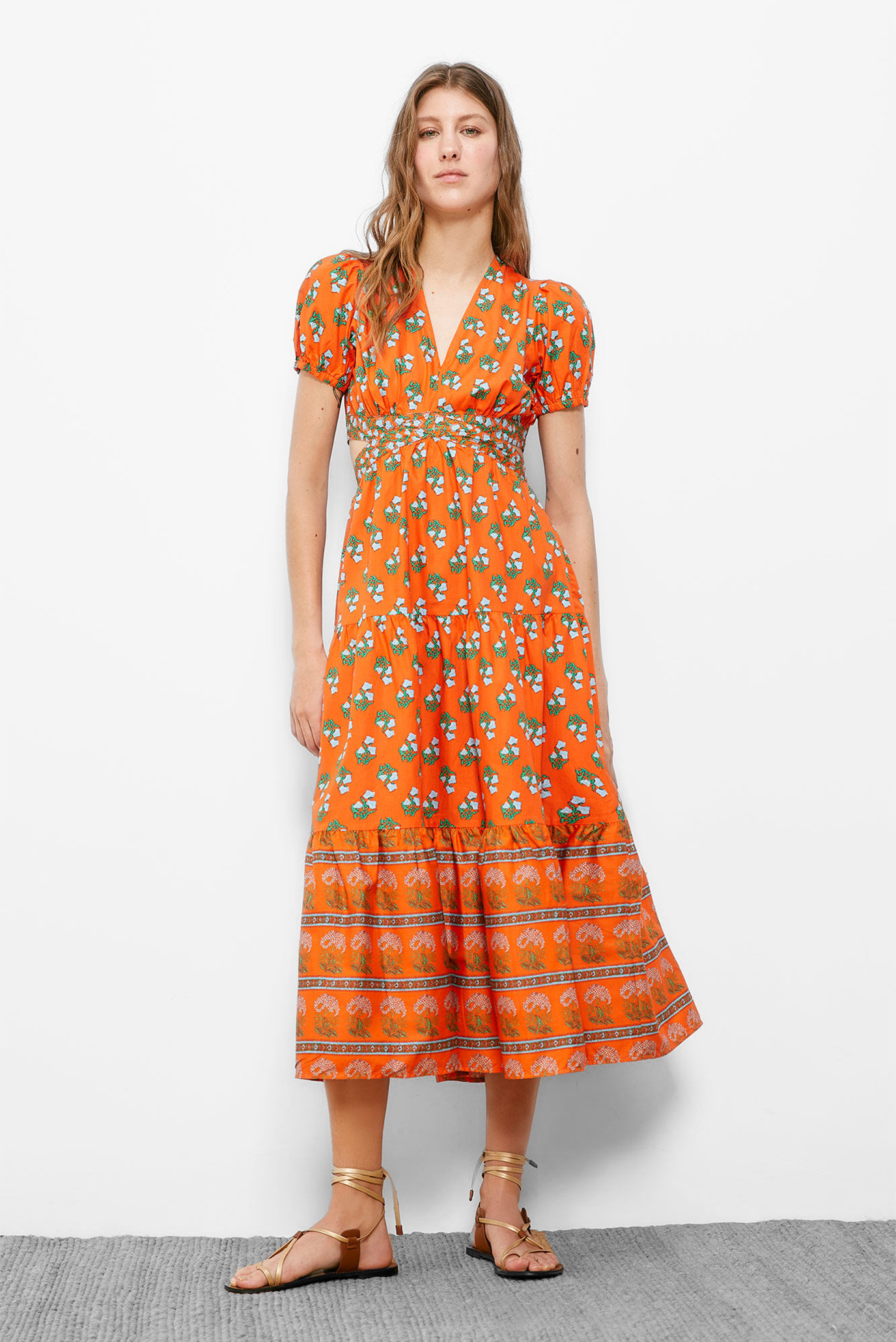 Женское оранжевое платье с узором 1