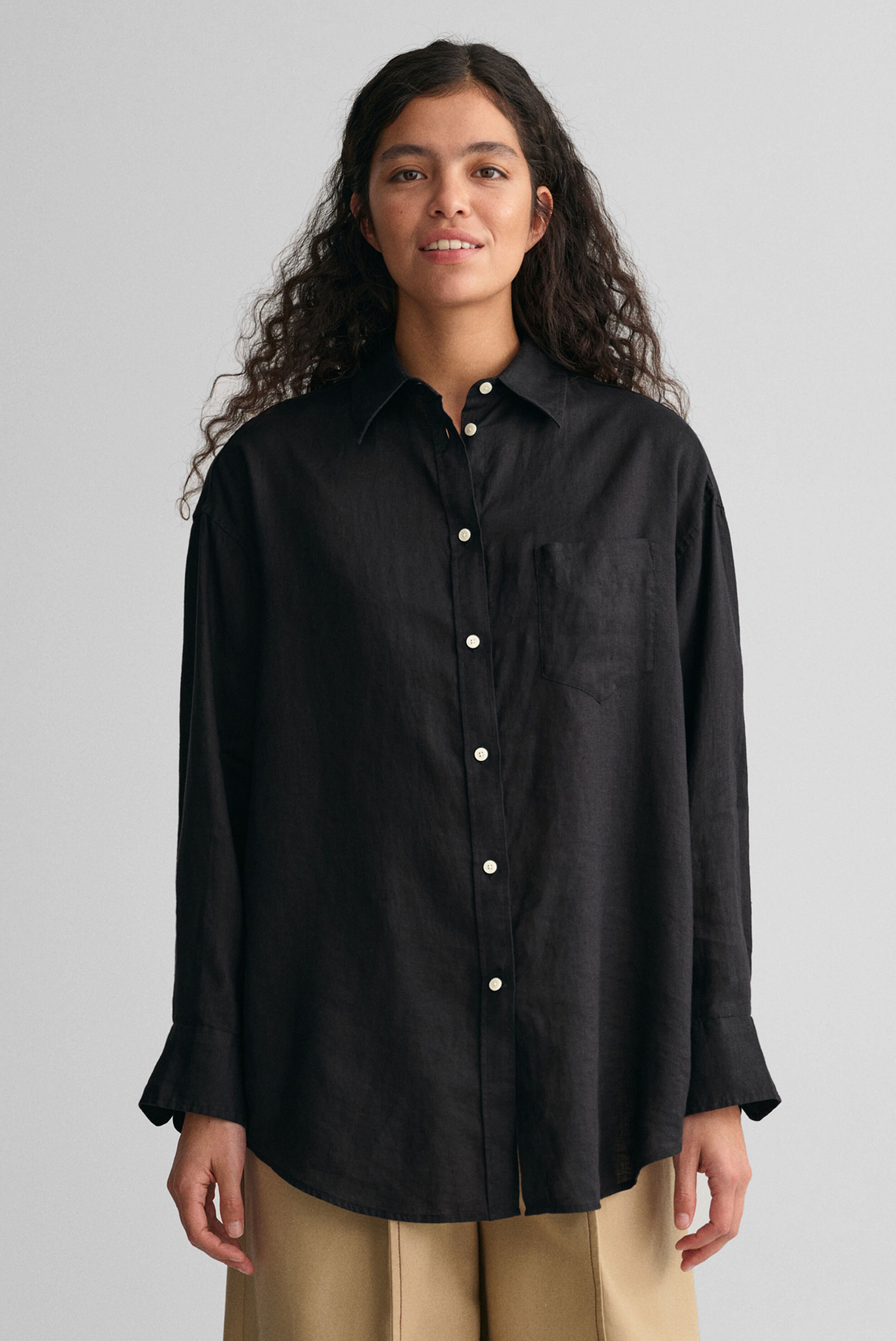 Жіноча чорна лляна сорочка 1