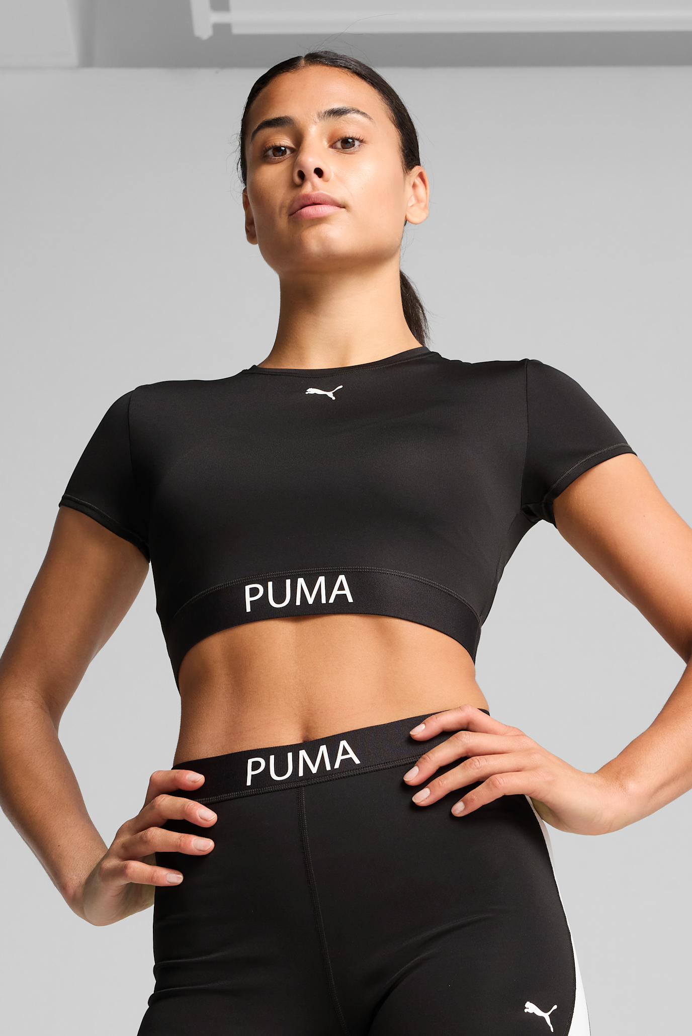 Жіночий чорний топ PUMA STRONG Crop Tee Women 1