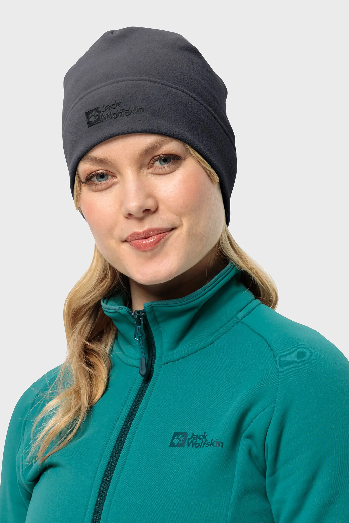 Темно-серая шапка 2