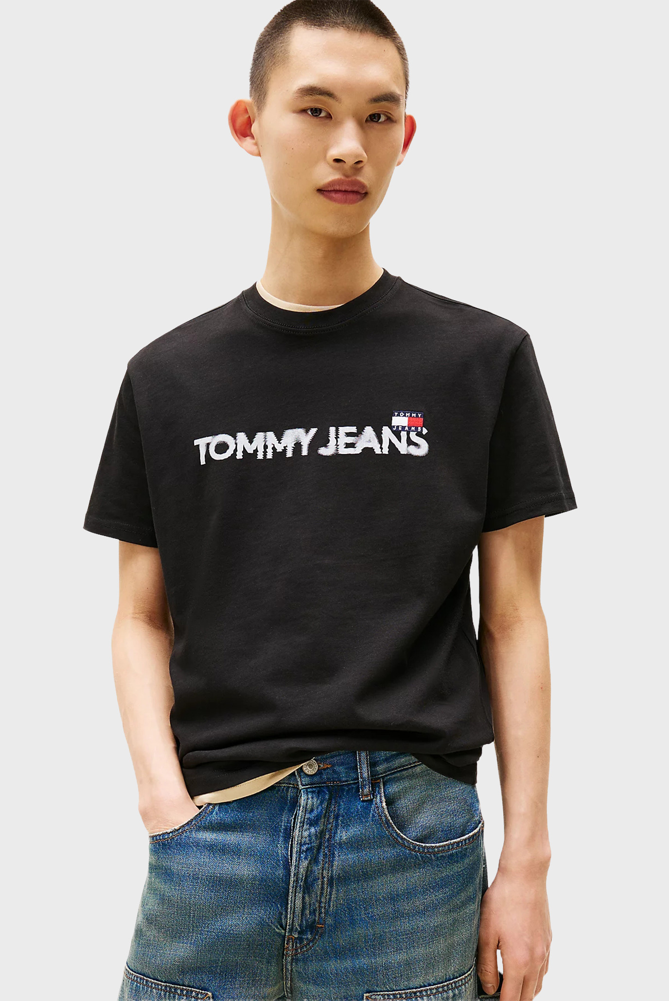Мужская черная футболка REG BADGE PLAY Черный XXL Tommy Jeans DM0DM21585 Мужская черная футболка REG BADGE PLAY Черный XXL Tommy Jeans DM0DM21585