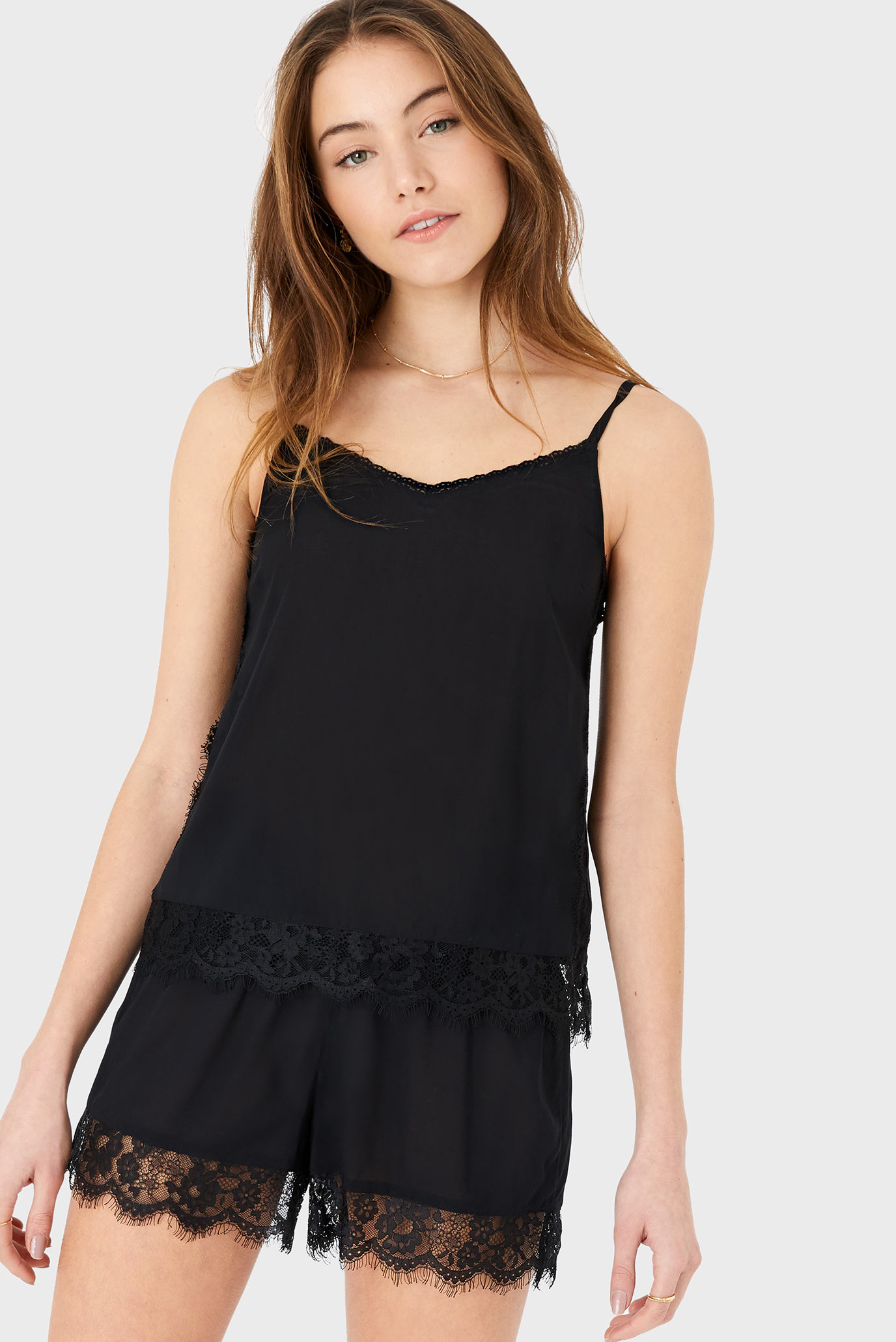 Женская черная пижама (топ, шорты) BALCONY LACE VEST SE 1