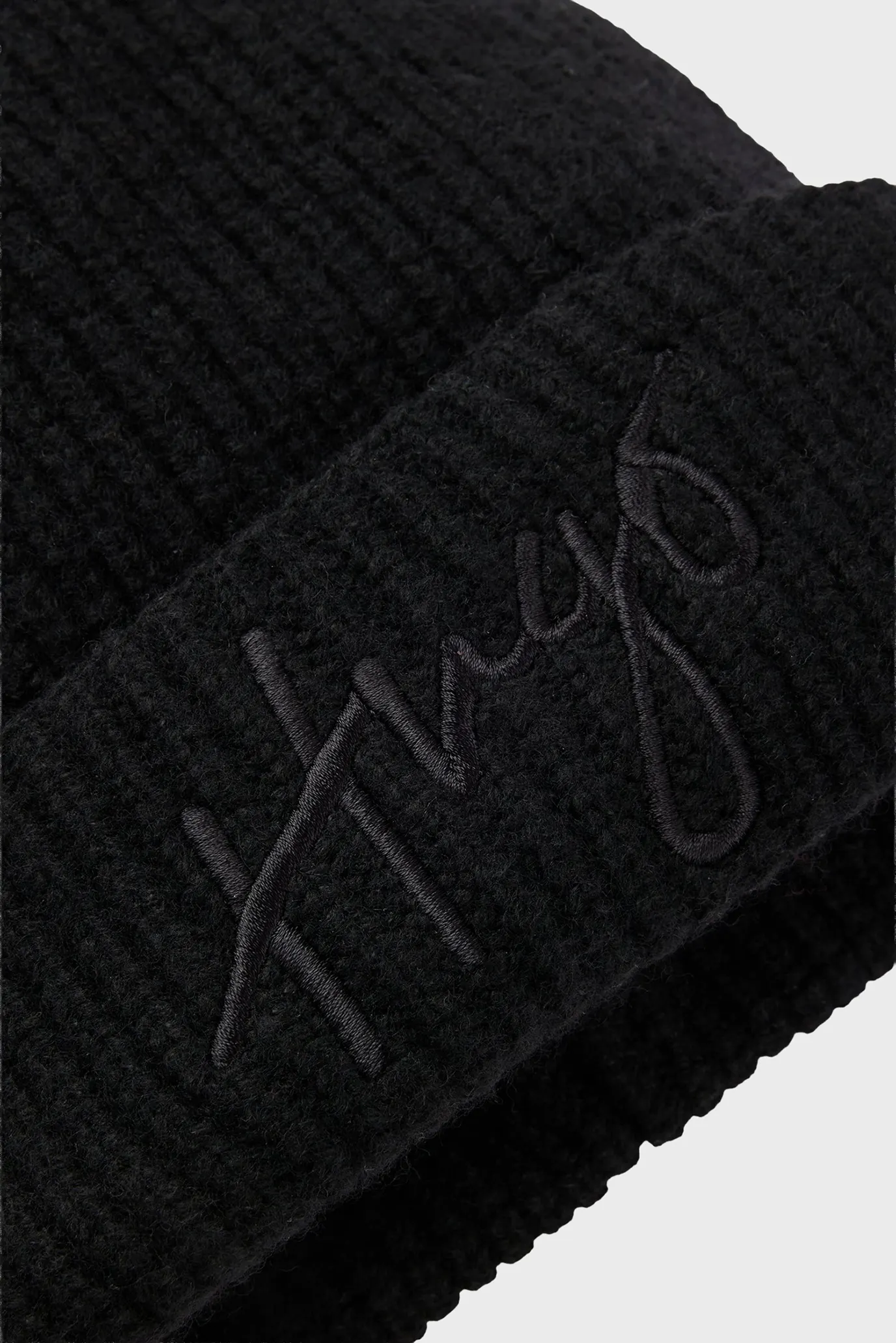 Женская черная шапка 3