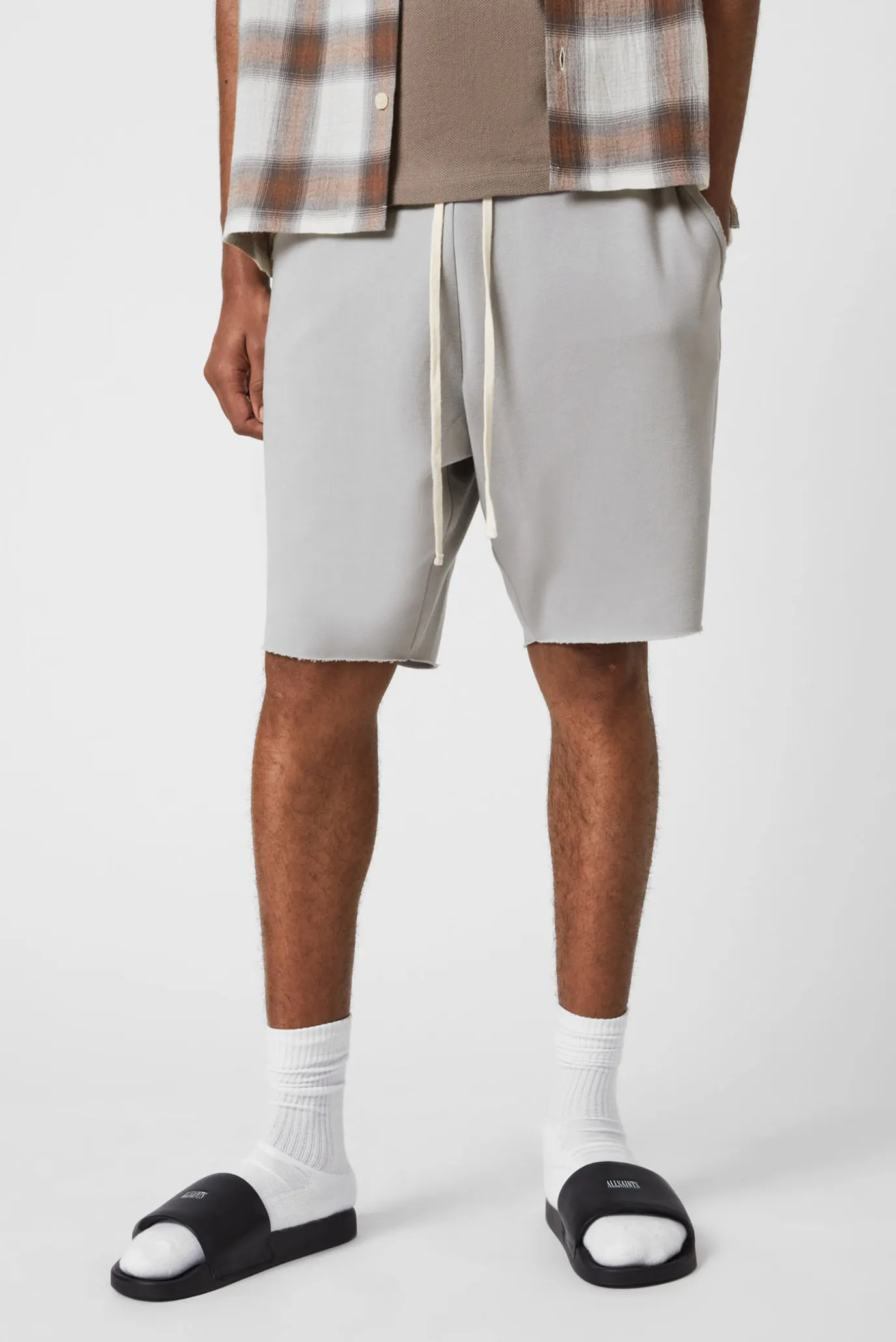 Мужские серые шорты HELIX SWEATSHORTS 