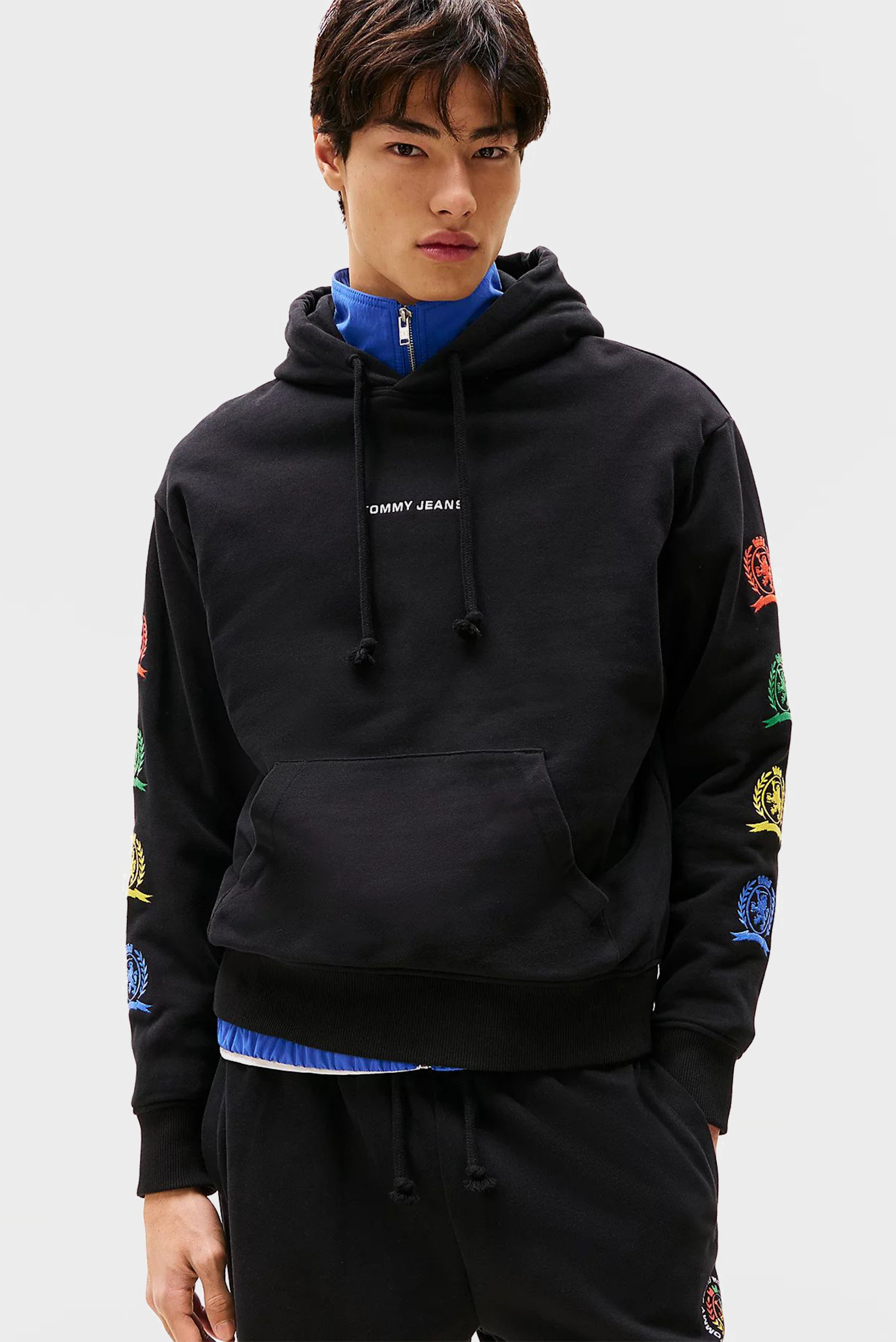 Мужское черное худи RLX VARSITY CREST Черный L Tommy Jeans DM0DM20836 Мужское черное худи RLX VARSITY CREST Черный L Tommy Jeans DM0DM20836