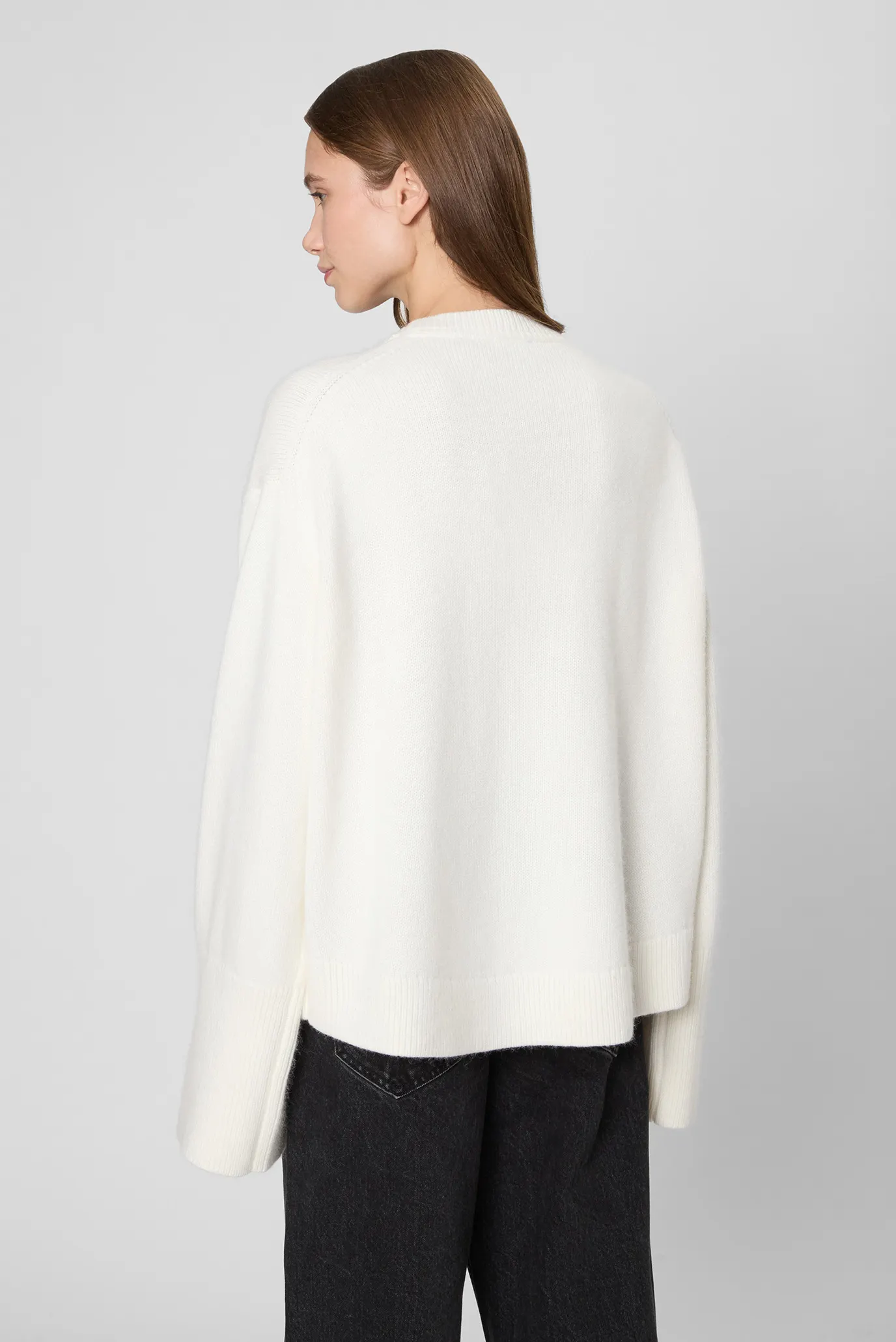Жіночий білий джемпер 4