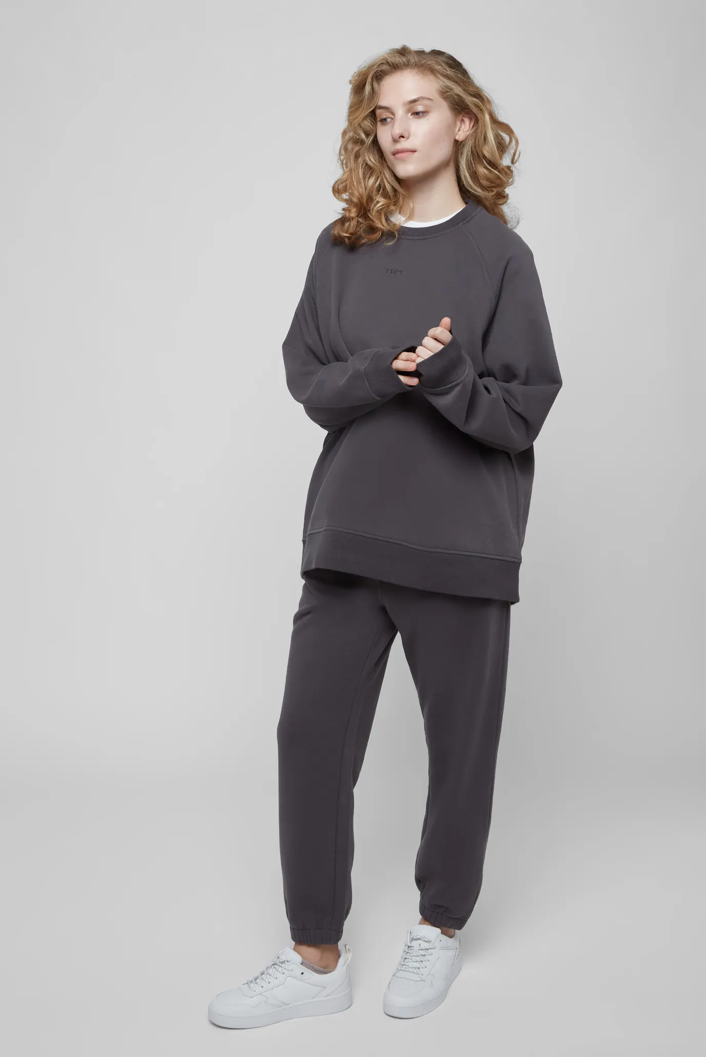 Женский темно-серый свитшот 2