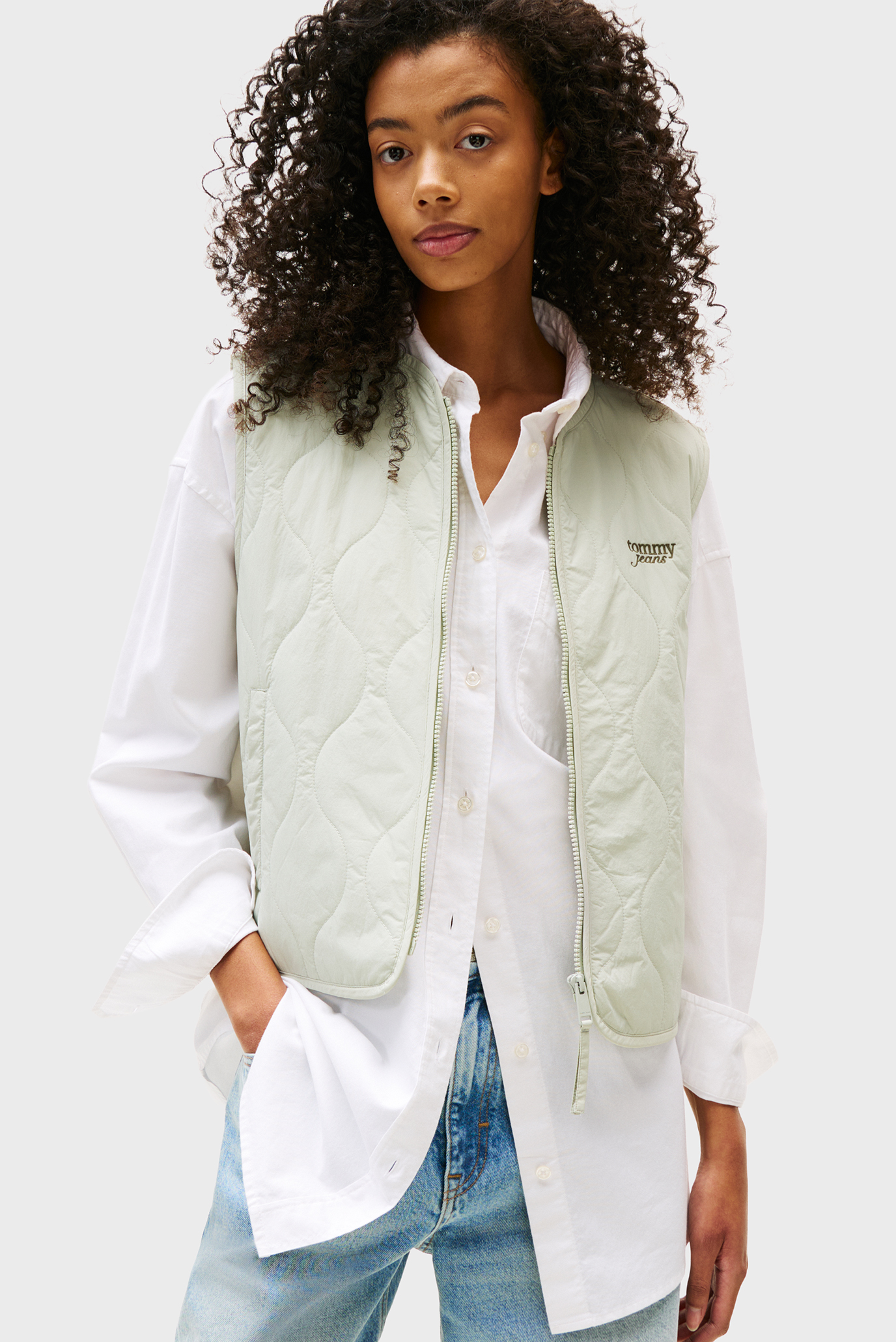 Женский мятный жилет TJW ONION QUILT VEST Ментоловый XS Tommy Jeans DW0DW21184 Женский мятный жилет TJW ONION QUILT VEST Ментоловый XS Tommy Jeans DW0DW21184