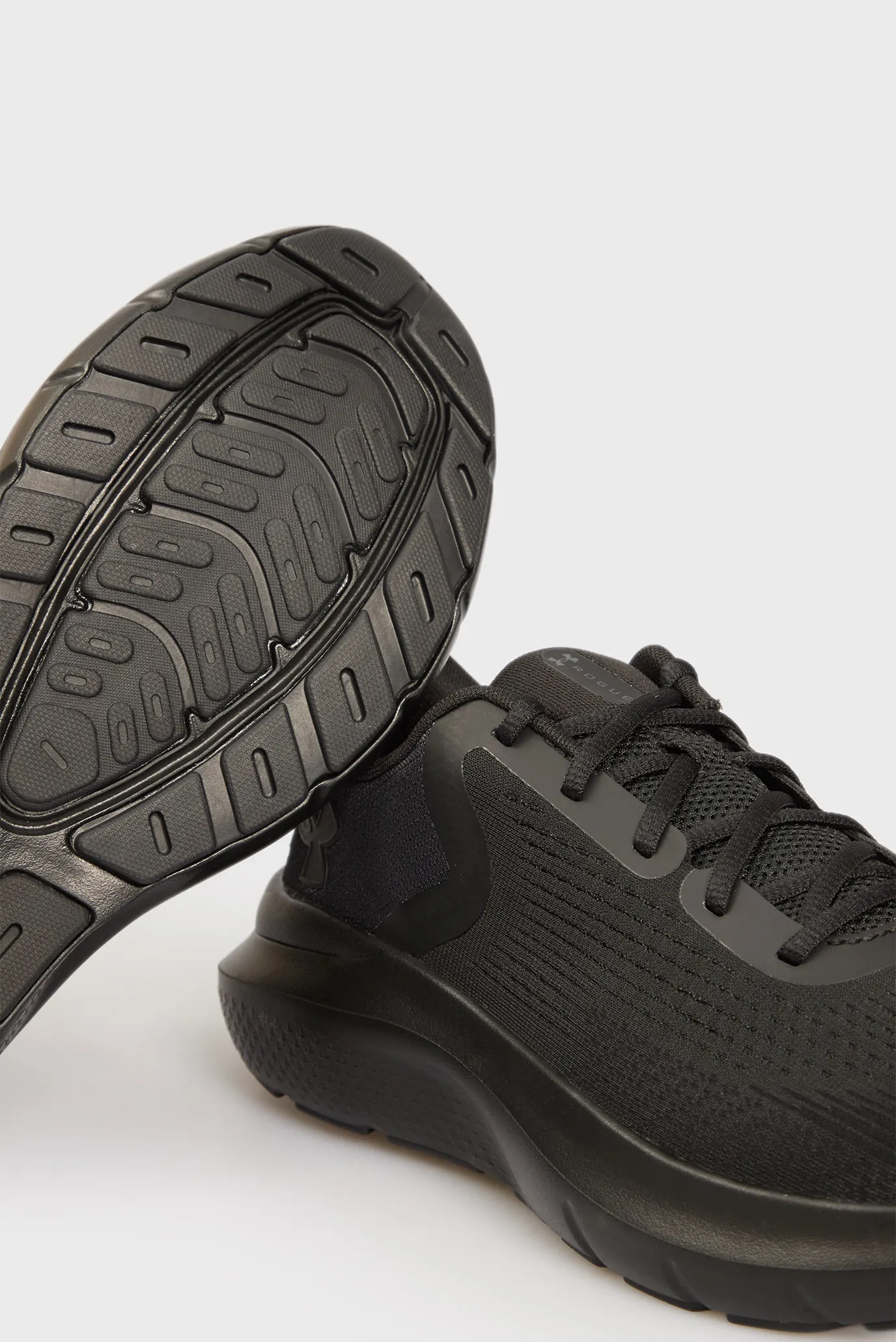 Чоловічі чорні кросівки UA Charged Rogue 5 2