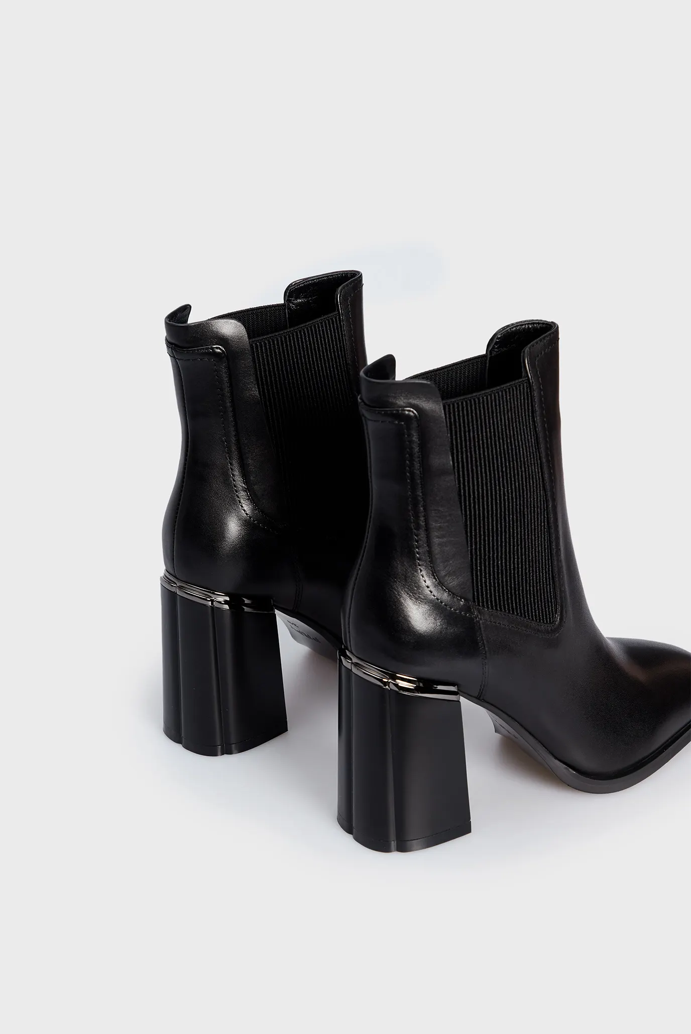 Женские черные кожаные ботильоны Bauska 2