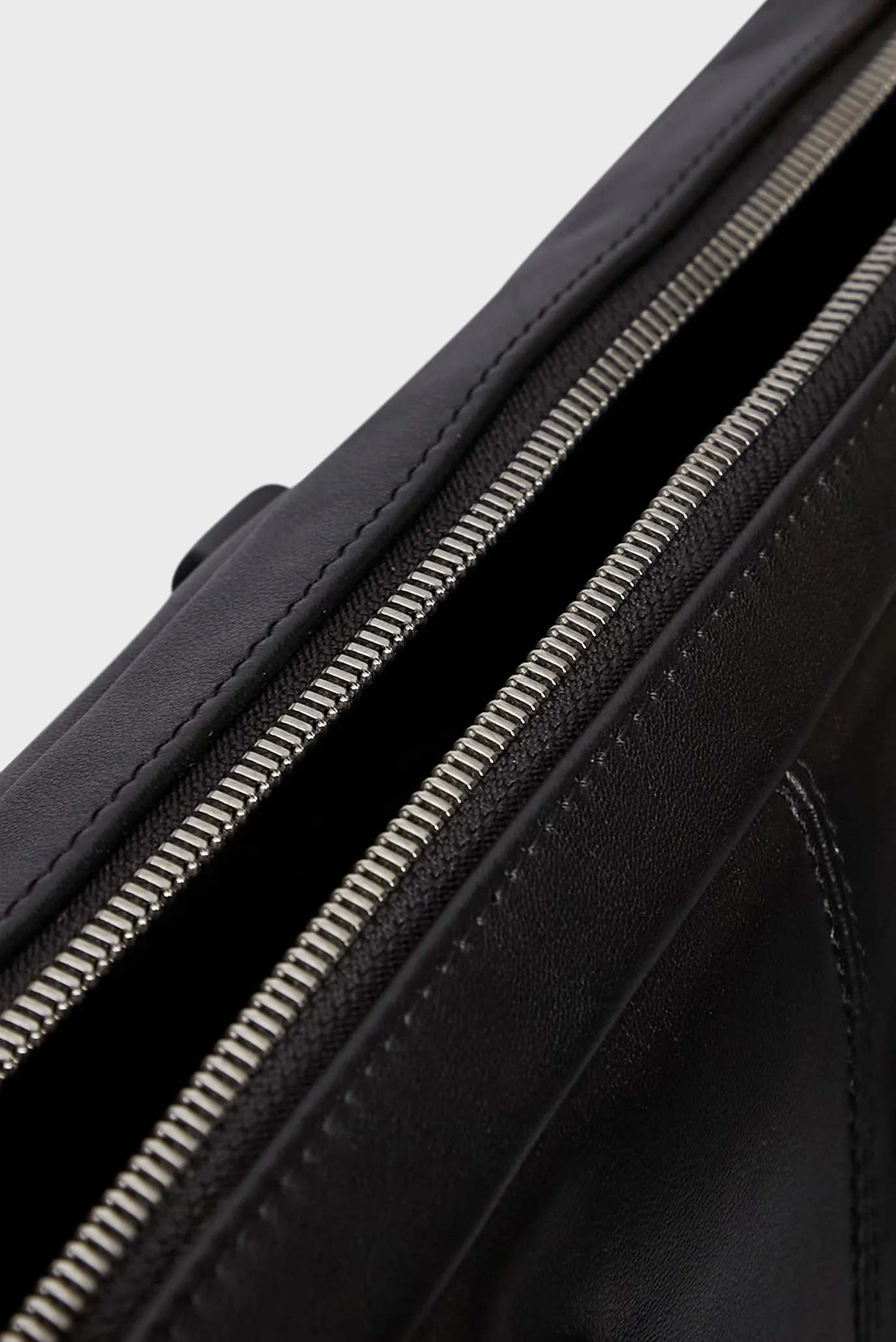 Чоловіча чорна шкіряна сумка для ноутбука BRIEFCASE IRAMA 2