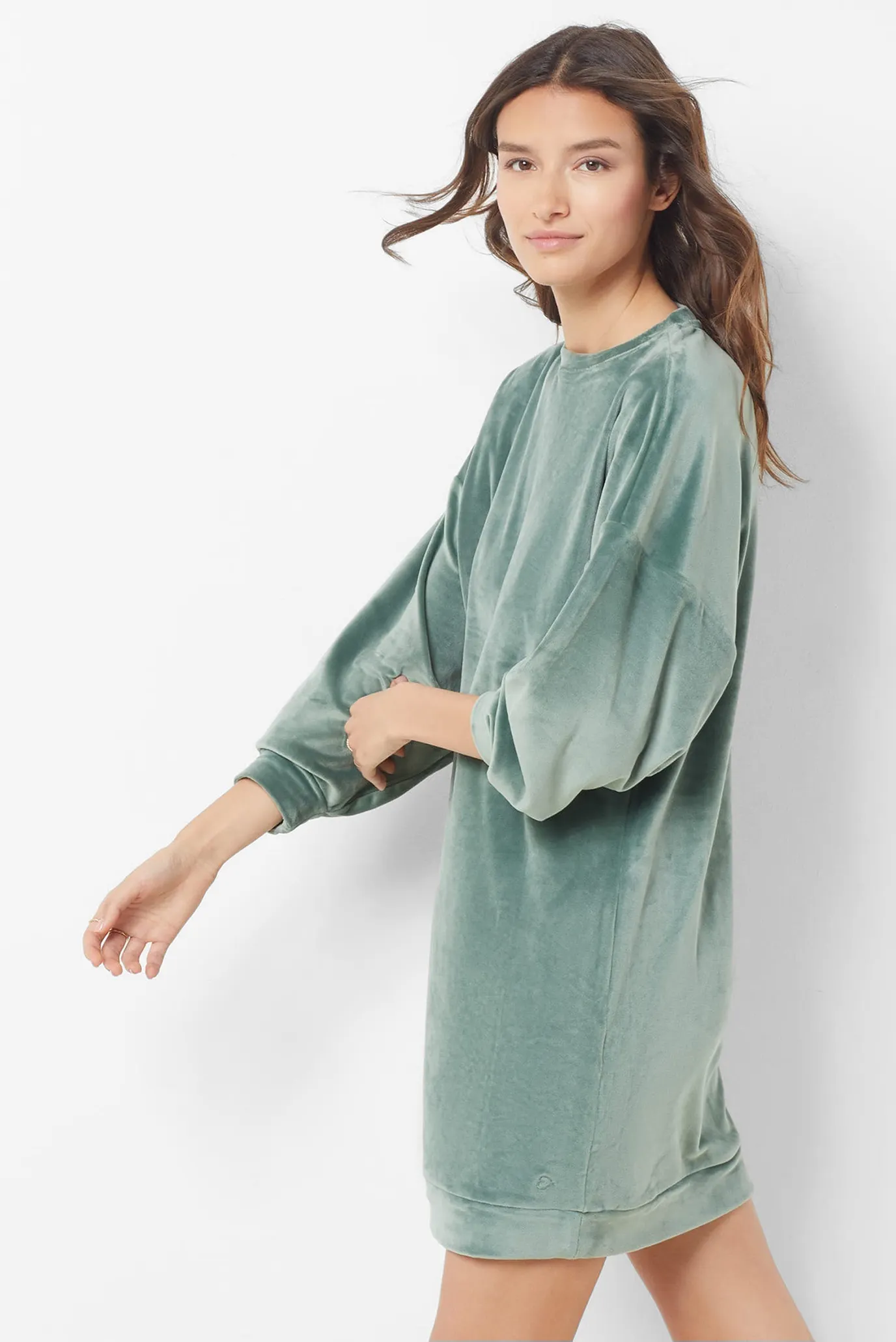 Жіноча зелена велюрова нічна сорочка DUNKAN 3