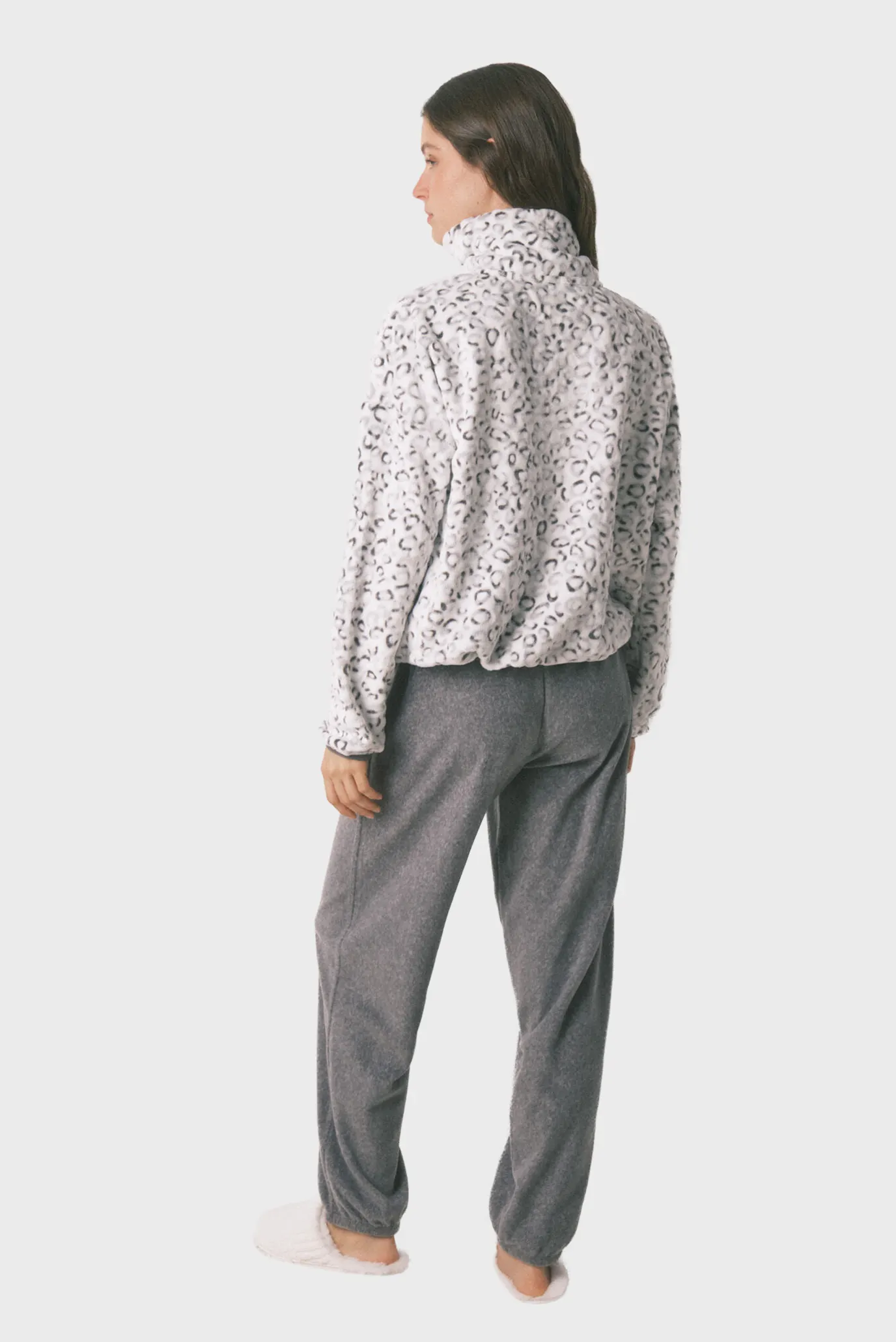 Женская серая пижама (кофта, брюки) 3