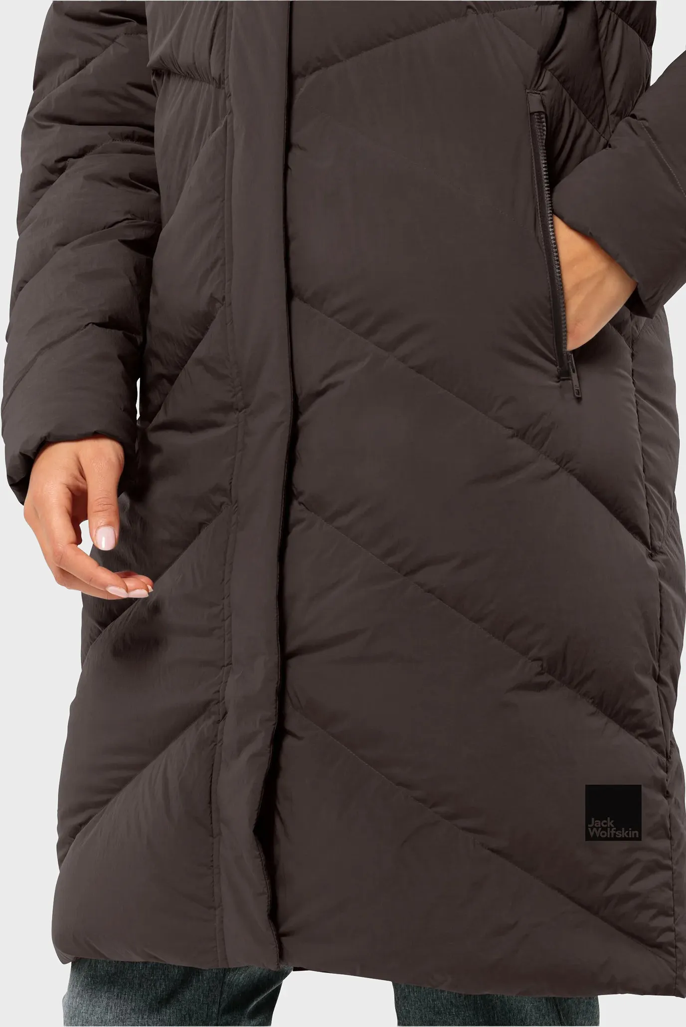 Женский темно-коричневый пуховик 5