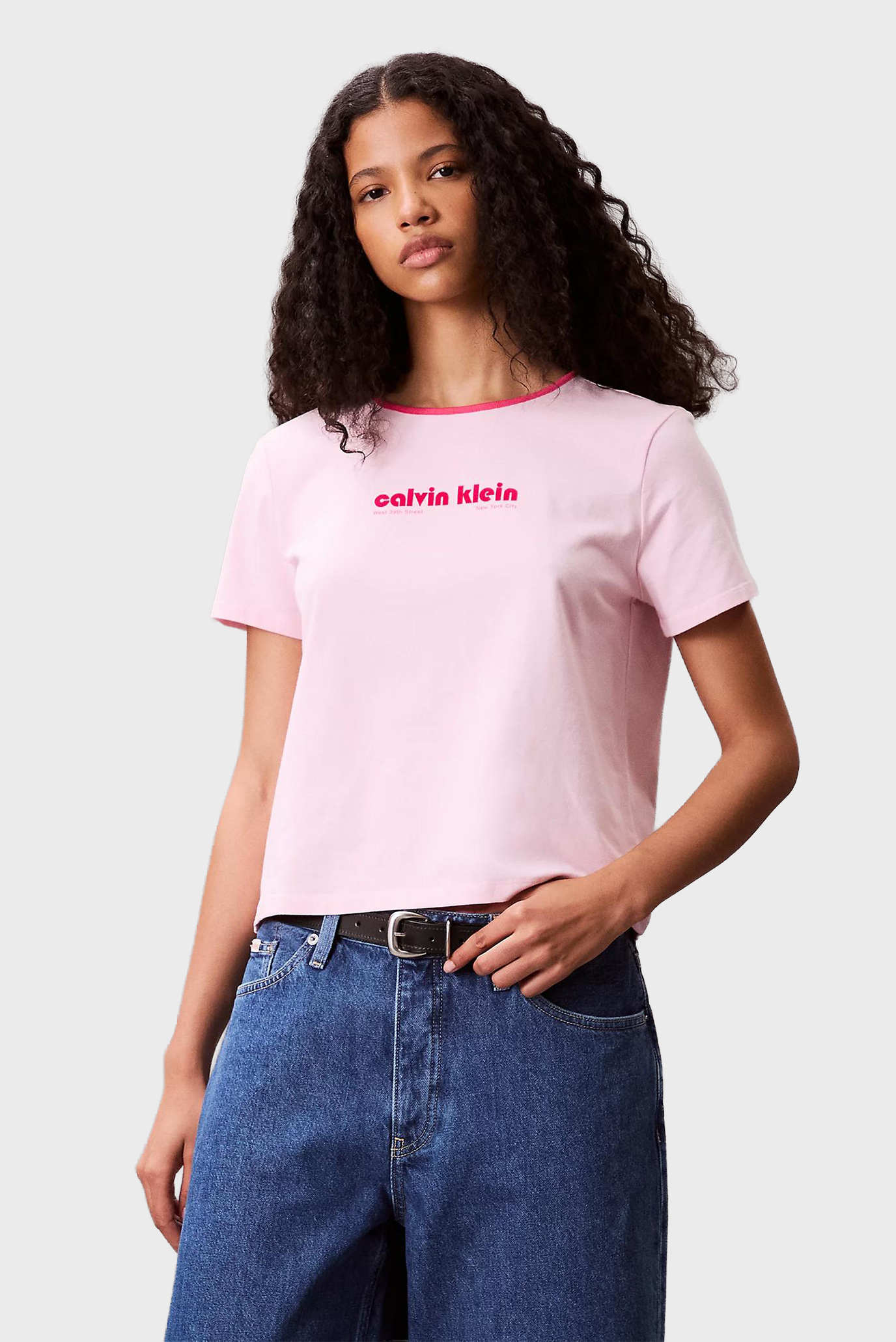 Женская розовая футболка RETRO Розовый M Calvin Klein Jeans LV047C821G Женская розовая футболка RETRO Розовый M Calvin Klein Jeans LV047C821G