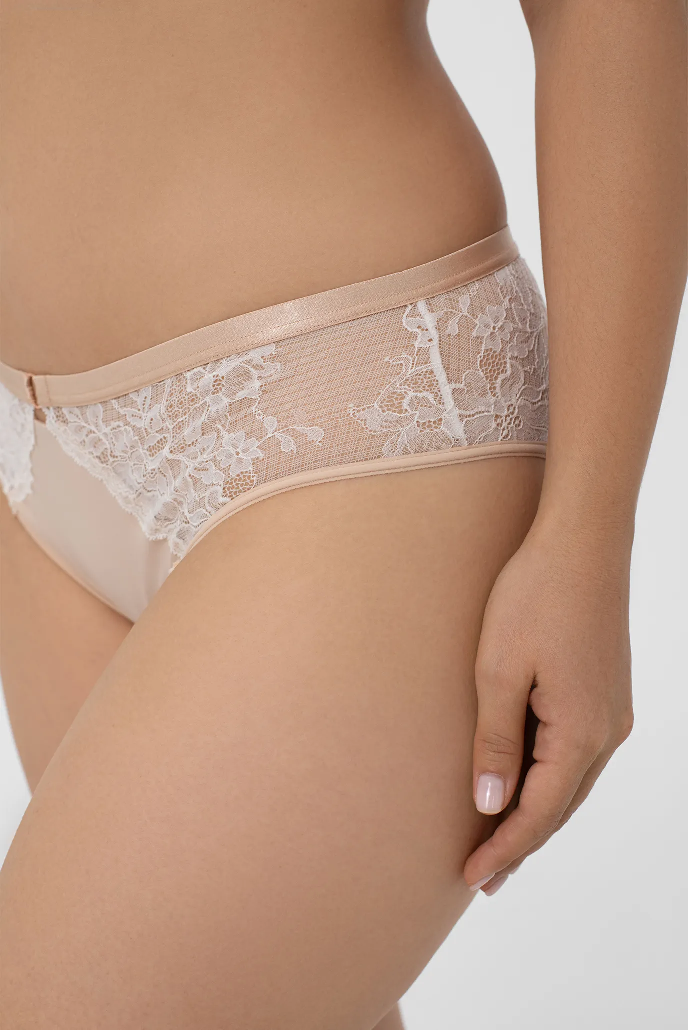 Жіночі бежеві трусики 4
