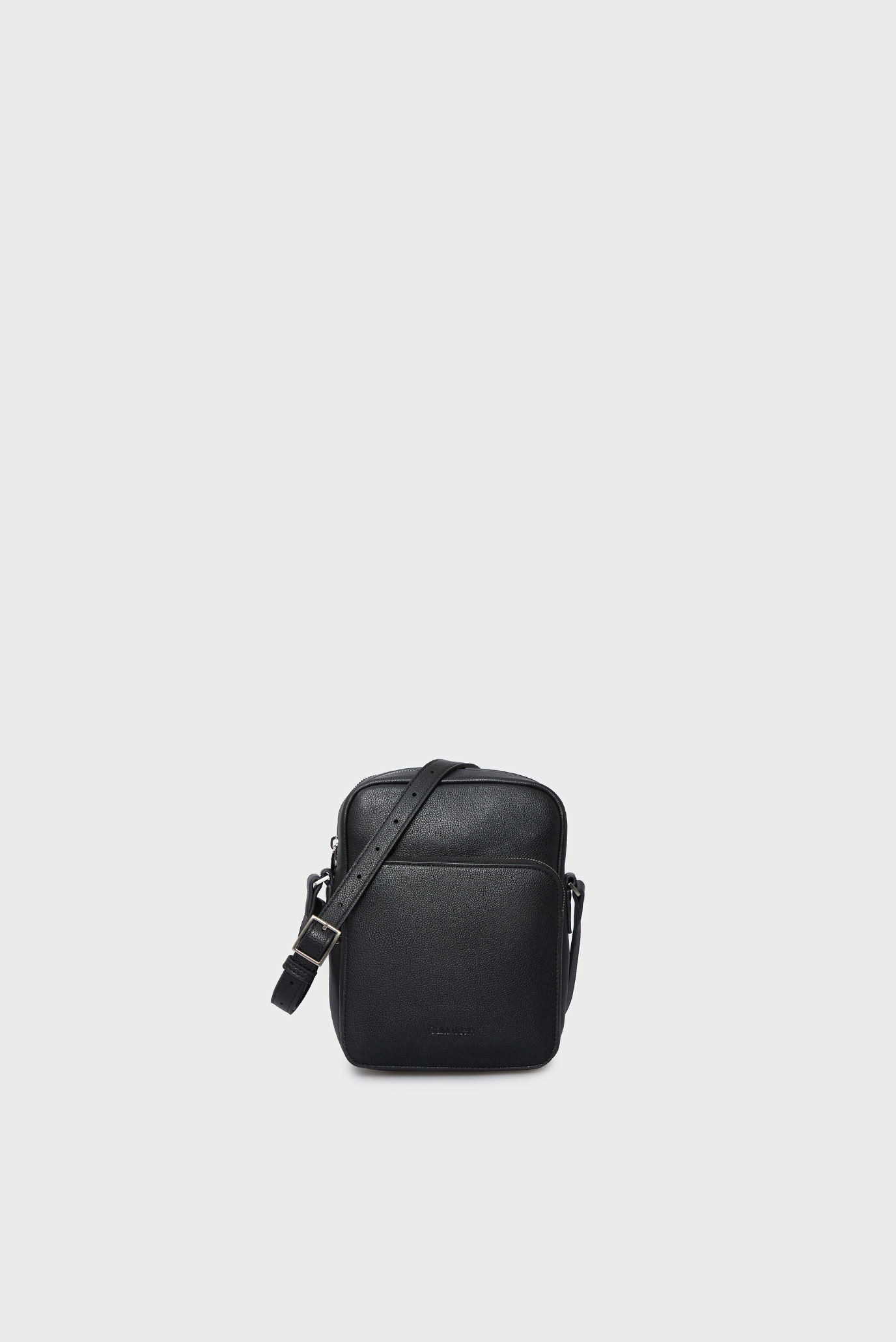 Мужская черная сумка MICRO PEBBLE Черный ONESIZE Calvin Klein LV04D3076G Мужская черная сумка MICRO PEBBLE Черный ONESIZE Calvin Klein LV04D3076G
