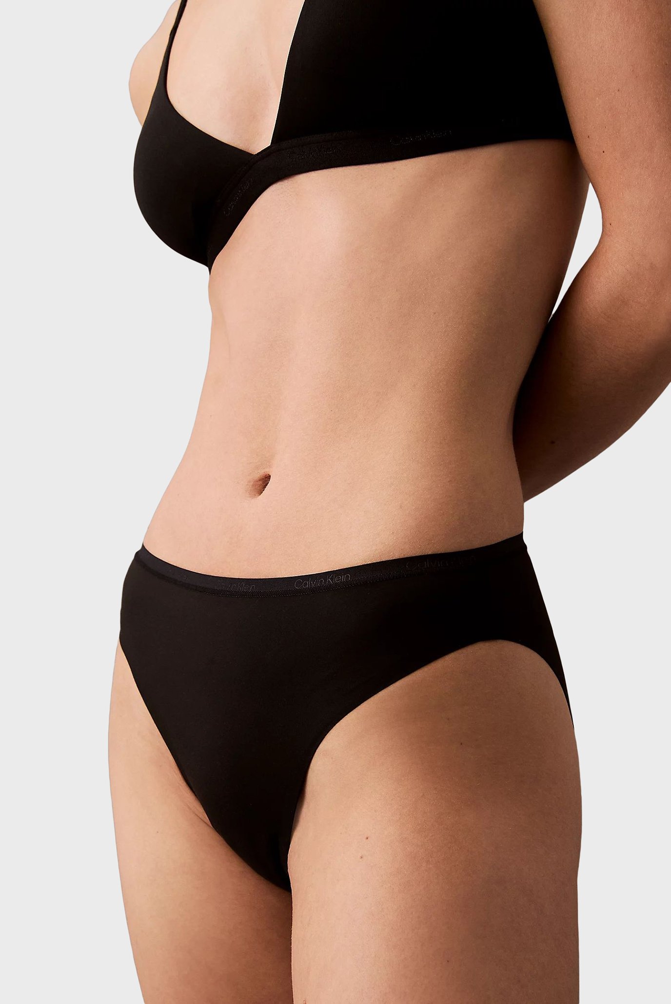 Женские черные трусики HIGH LEG BRIEF Черный S Calvin Klein LV00QF7821 Женские черные трусики HIGH LEG BRIEF Черный S Calvin Klein LV00QF7821