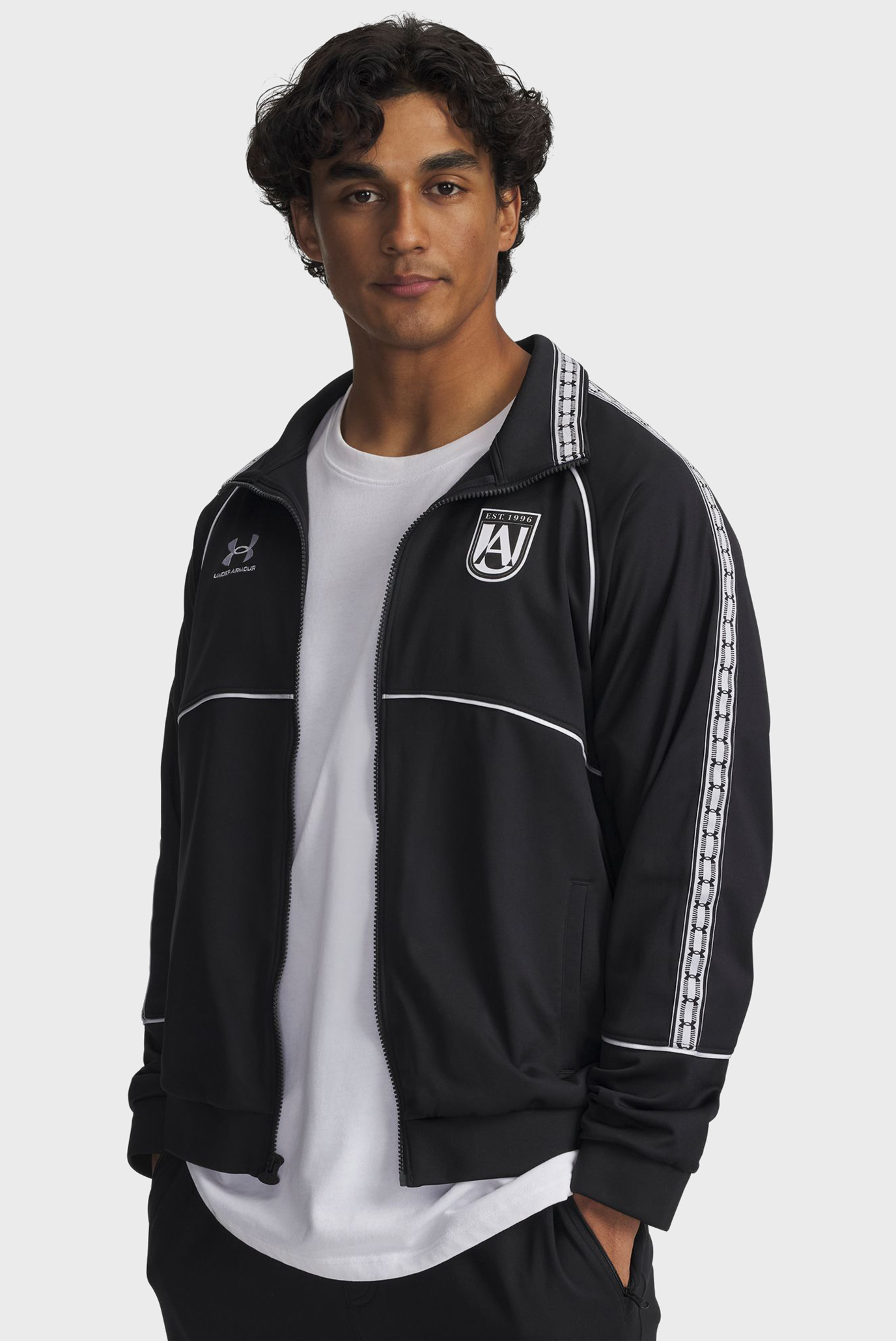 Мужская черная ветровка UA M 96 Terrace FZ Черный L Under Armour 6005122-001 Мужская черная ветровка UA M 96 Terrace FZ Черный L Under Armour 6005122-001